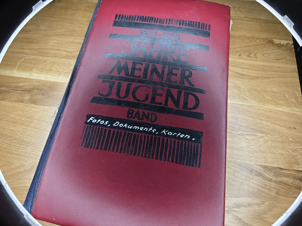 Der Original-Einband des Kriegstagebuchs „Jahre meiner Jugend" – die Quelle für „Gestohlene Jahre"