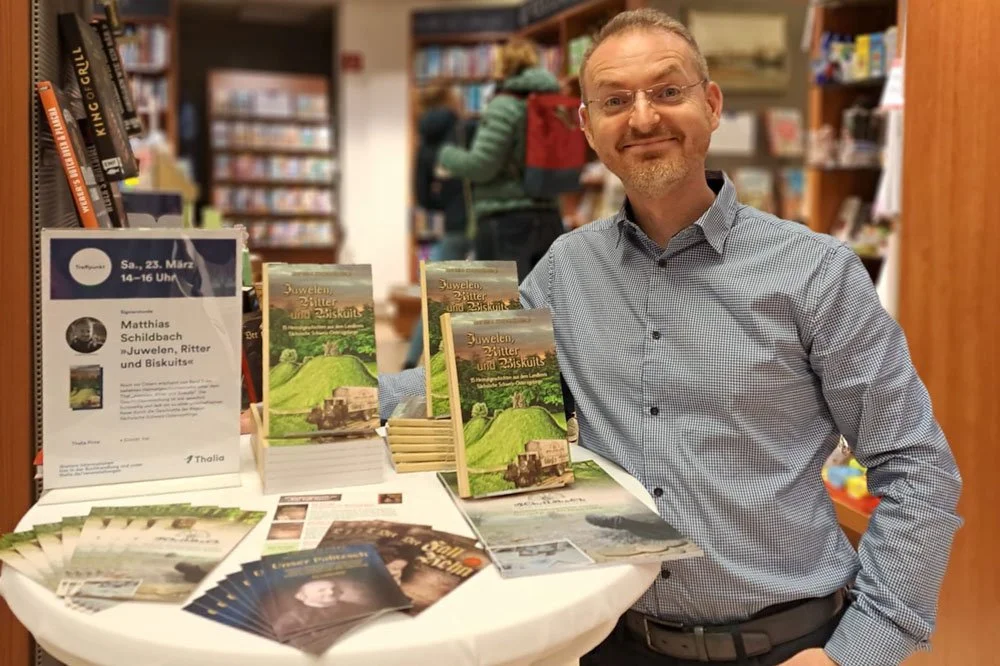 schildbach-verlag_buchtisch-juwelen-ritter-und-biskuits.jpg