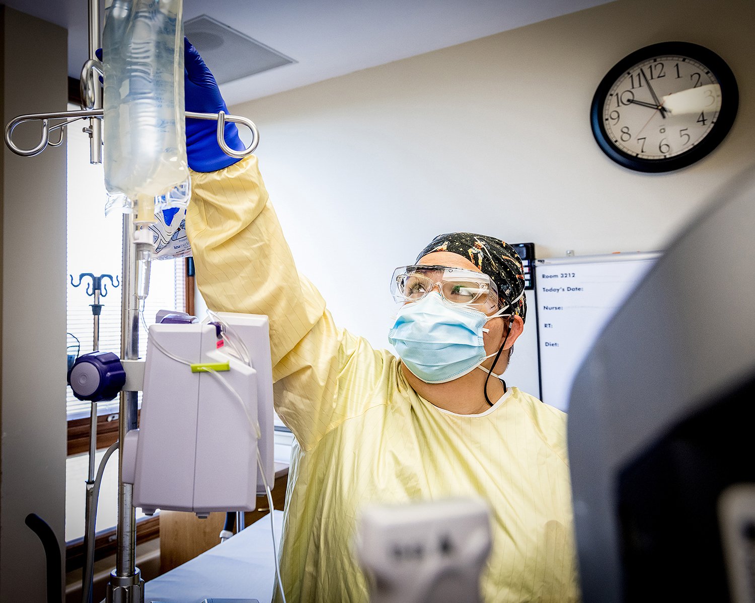 007_Nurse operating room yellow.jpg