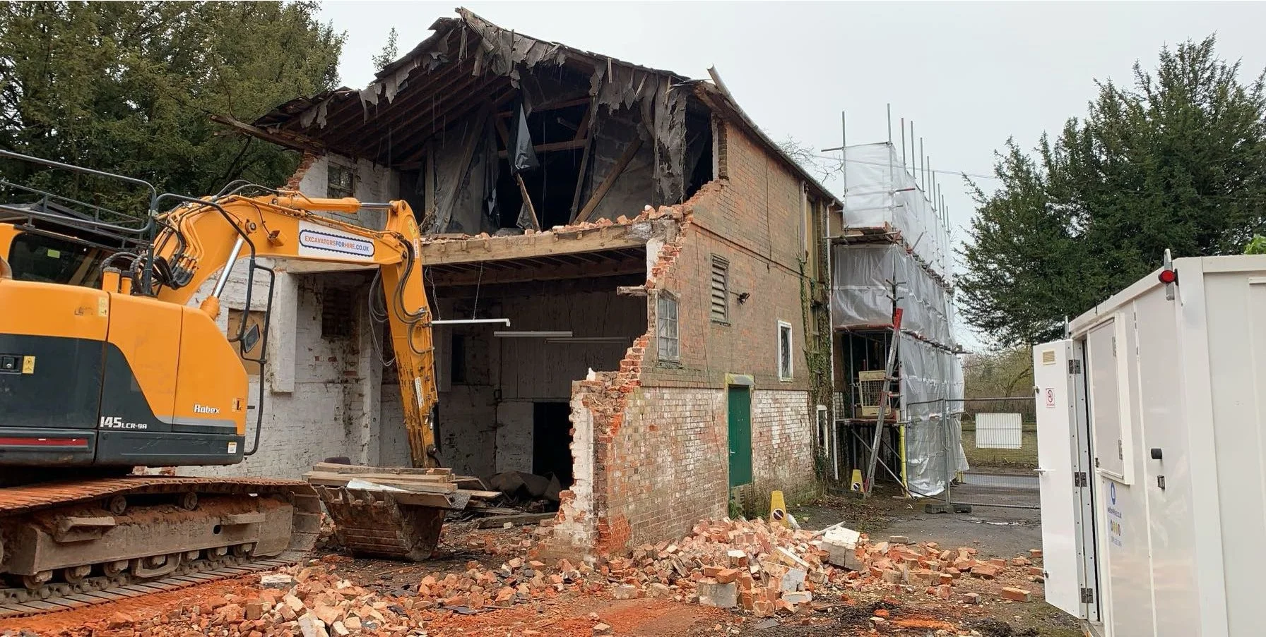 old-maltings-bedford-road-excavator-demolition-09.JPG