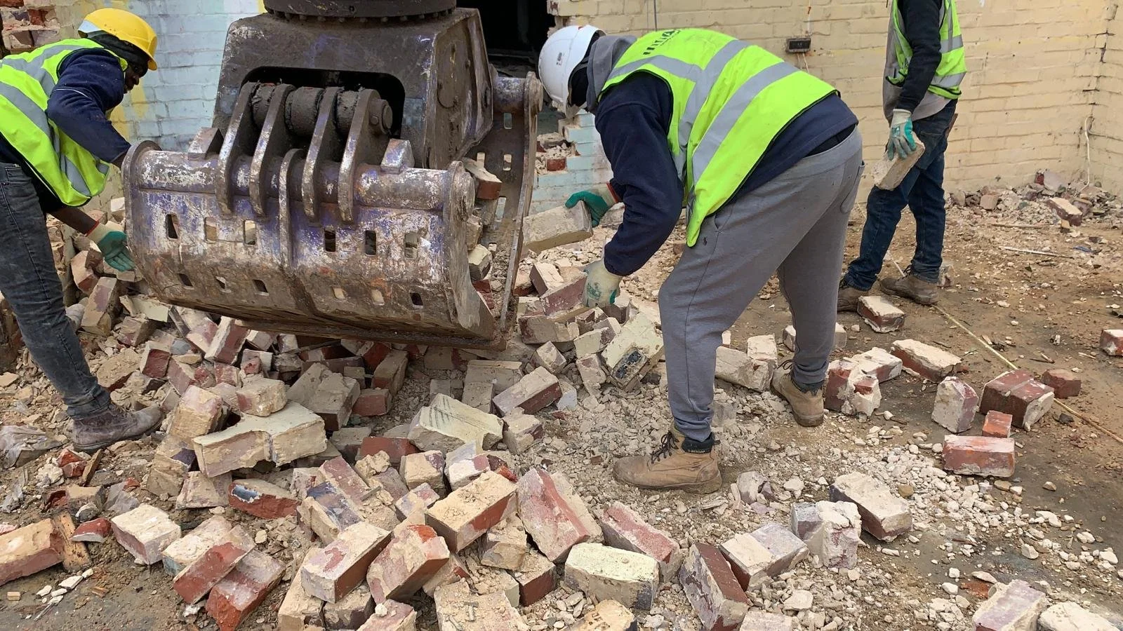 manual-brick-salvage-and-cleaning-reading.jpg