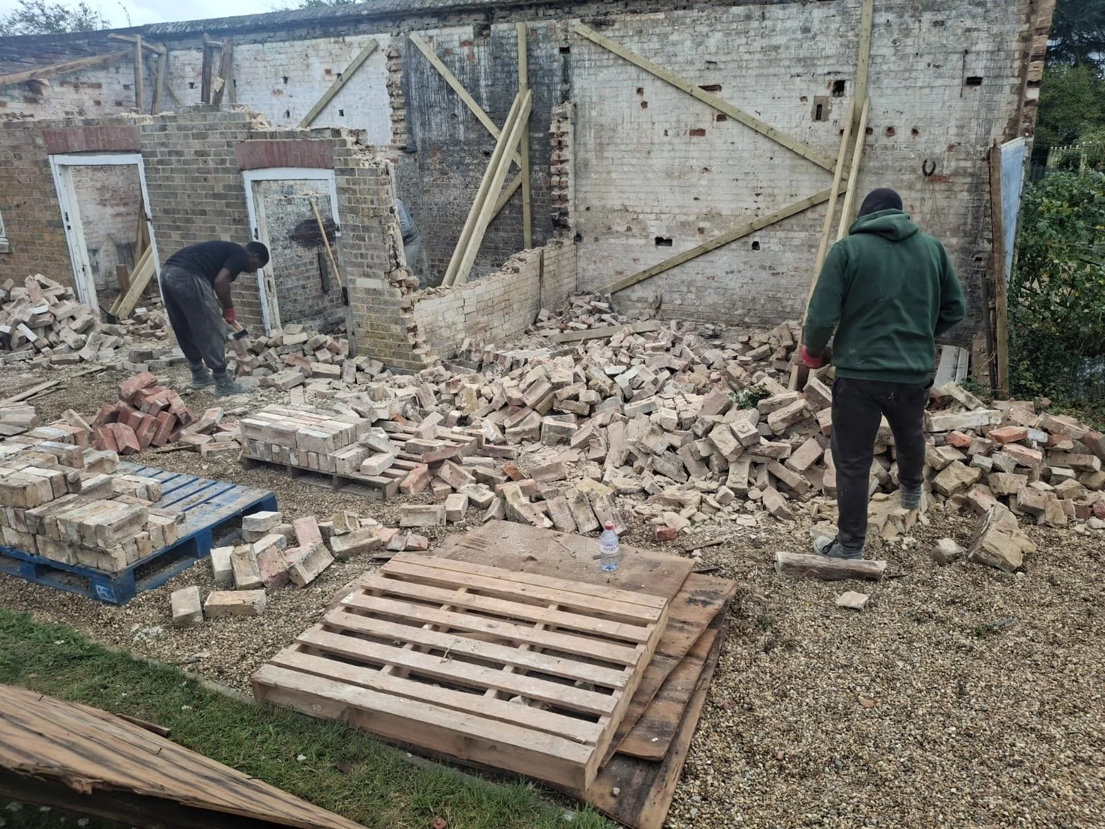 demolition-crew-clearing-bricks-hemel-hemstead.JPG