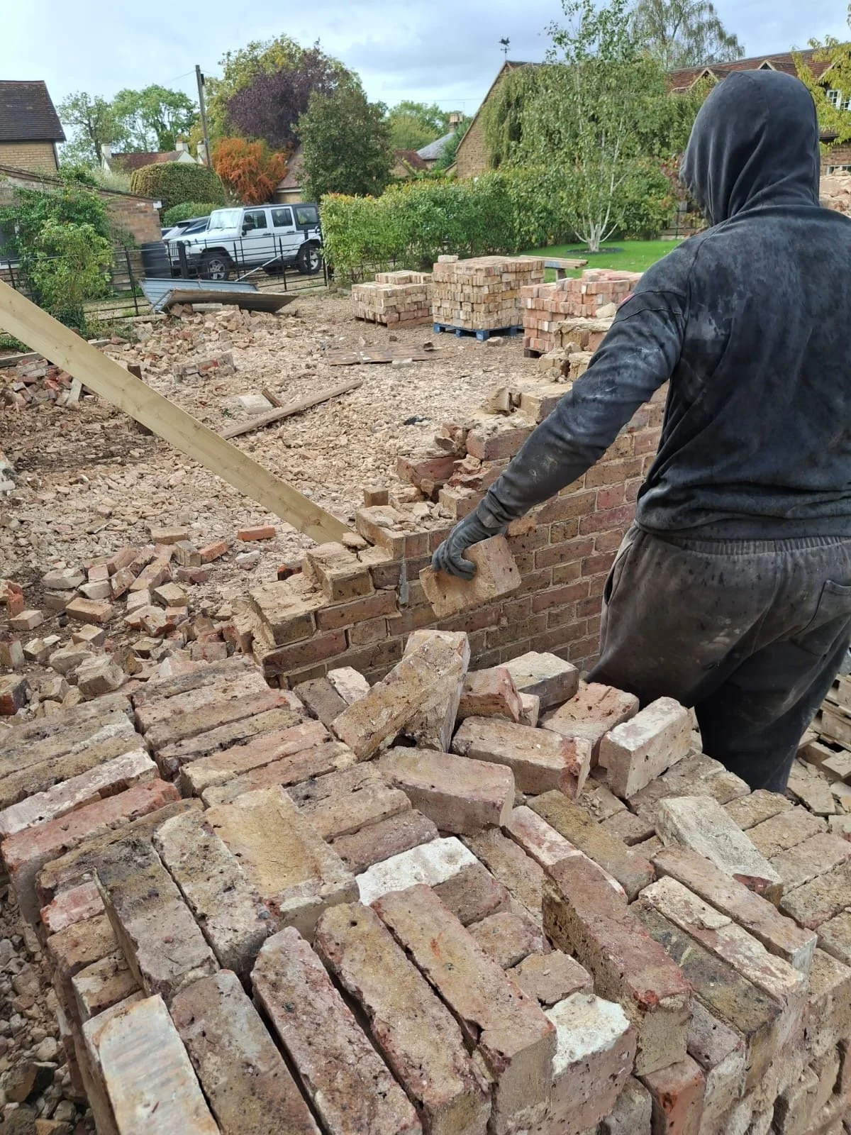 manual-sorting-of-historic-bricks-hertfordshire.JPG