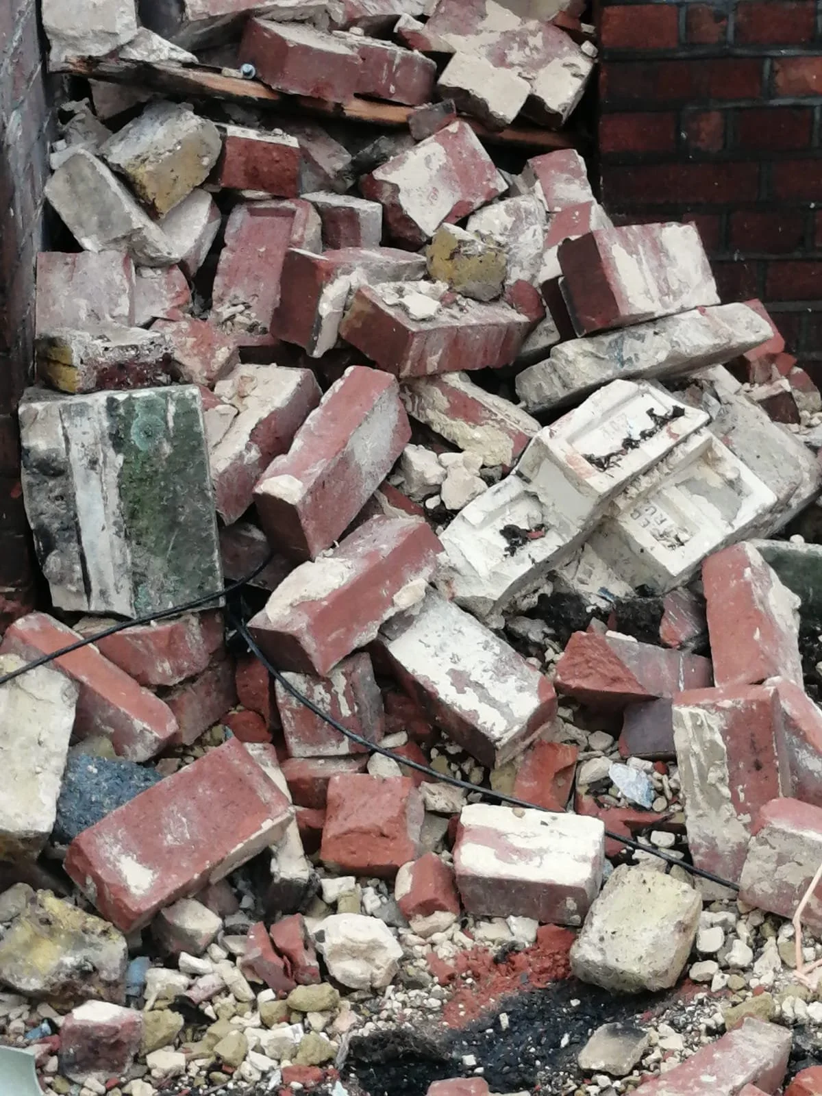 dulwich-hospital-salvaged-masonry-and-brick-rubble-14.jpg