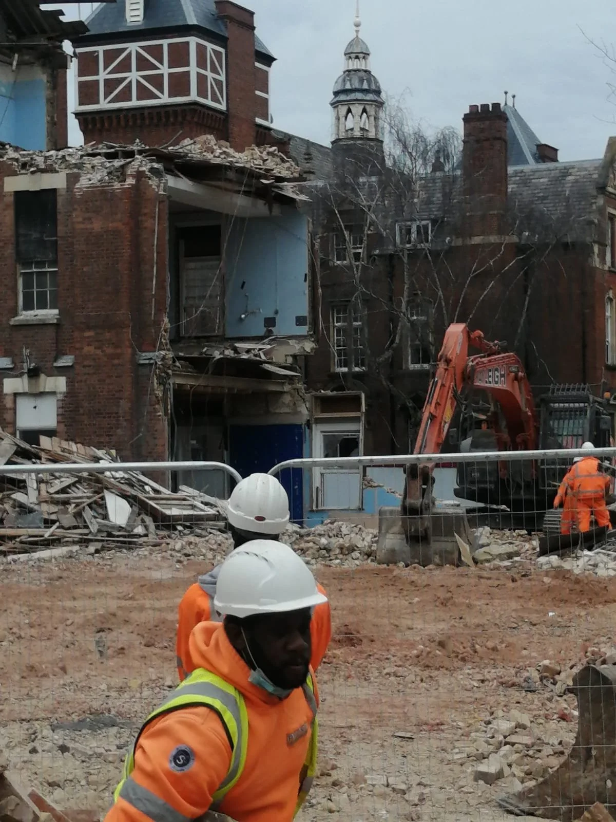 dulwich-hospital-demolition-team-foreground-33.jpg