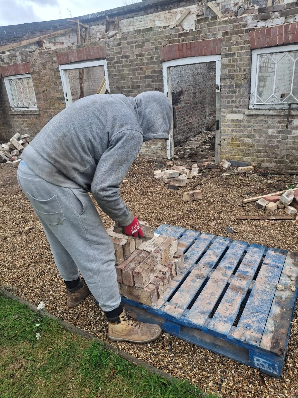worker-sorting-reclaimed-bricks-hemel-hemstead.JPG