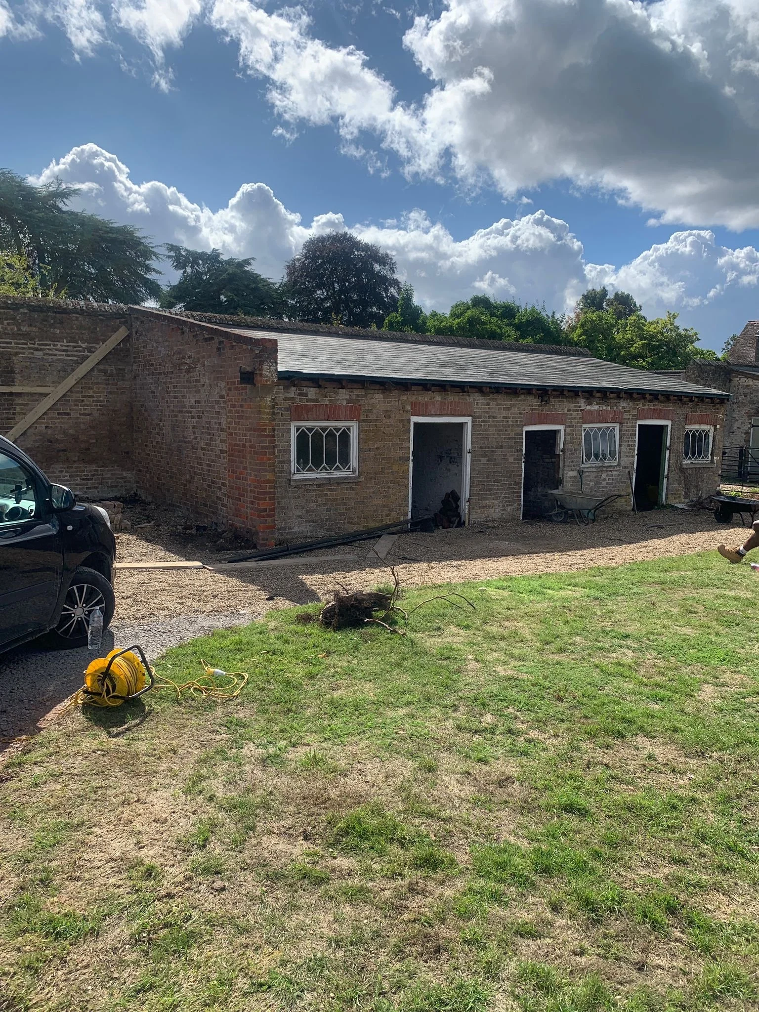 historic-horse-stable-before-demolition-hemel-hemstead.JPG