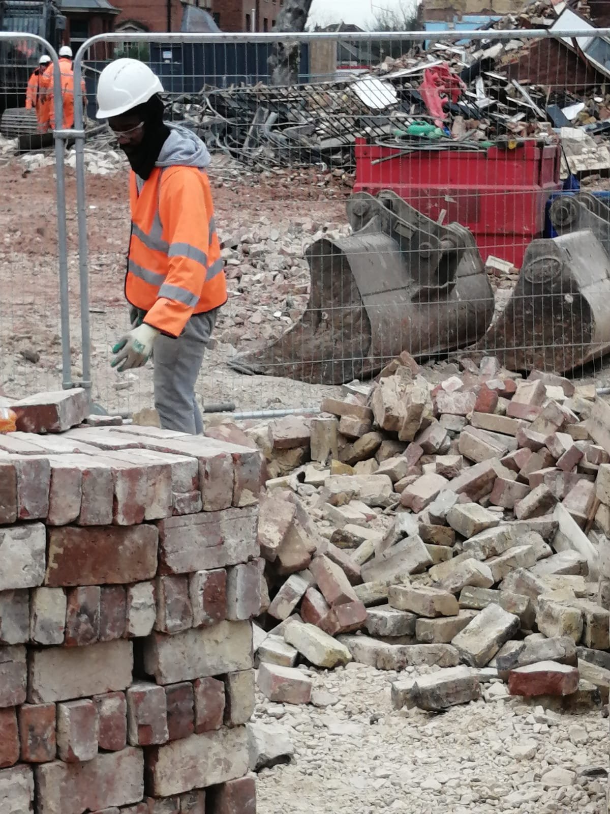 dulwich-hospital-site-clearance-worker-16.jpg