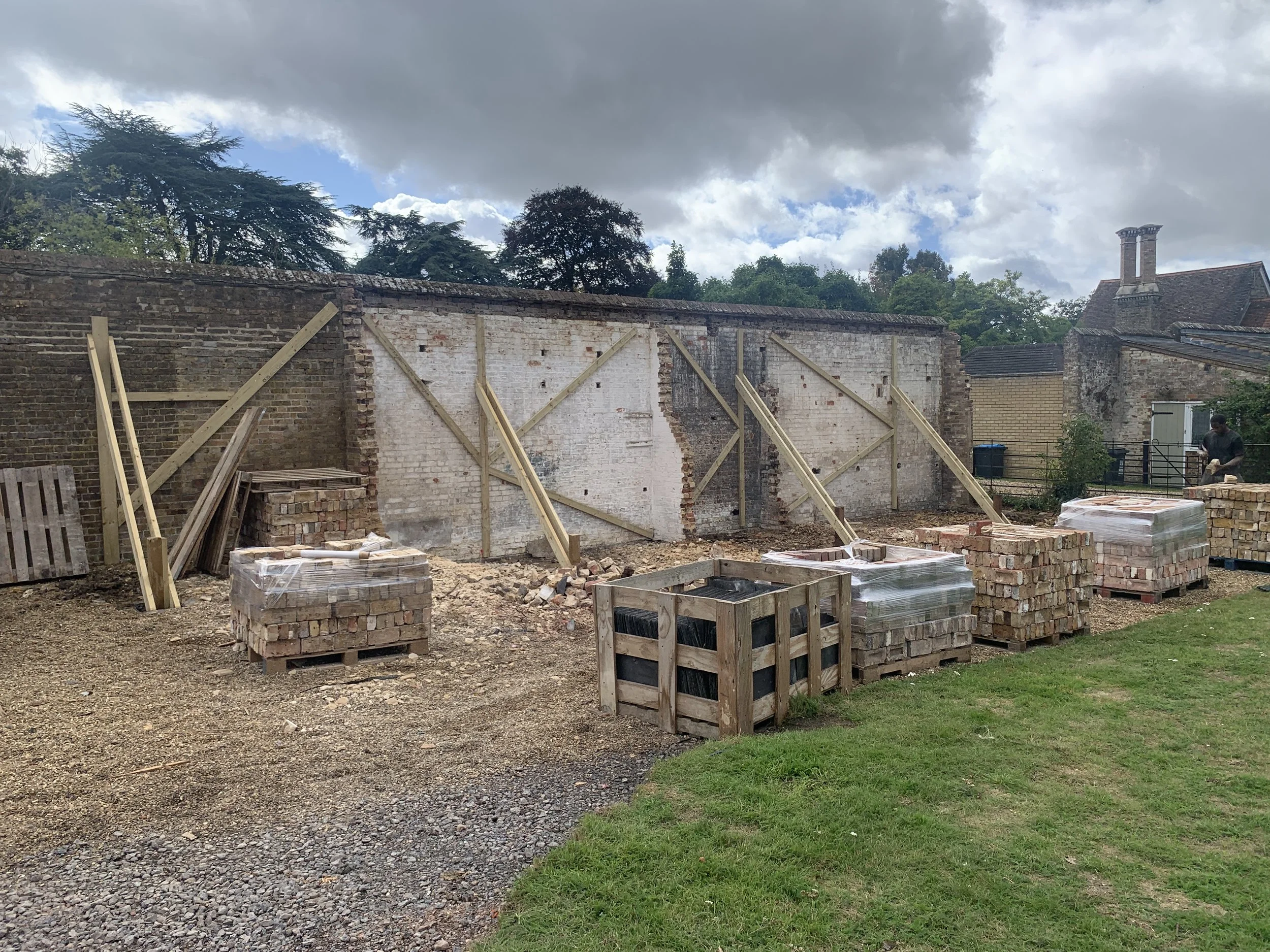 Hemel Hempstead Stable Demolition & Roof Slate Salvage | Eddie Bricks