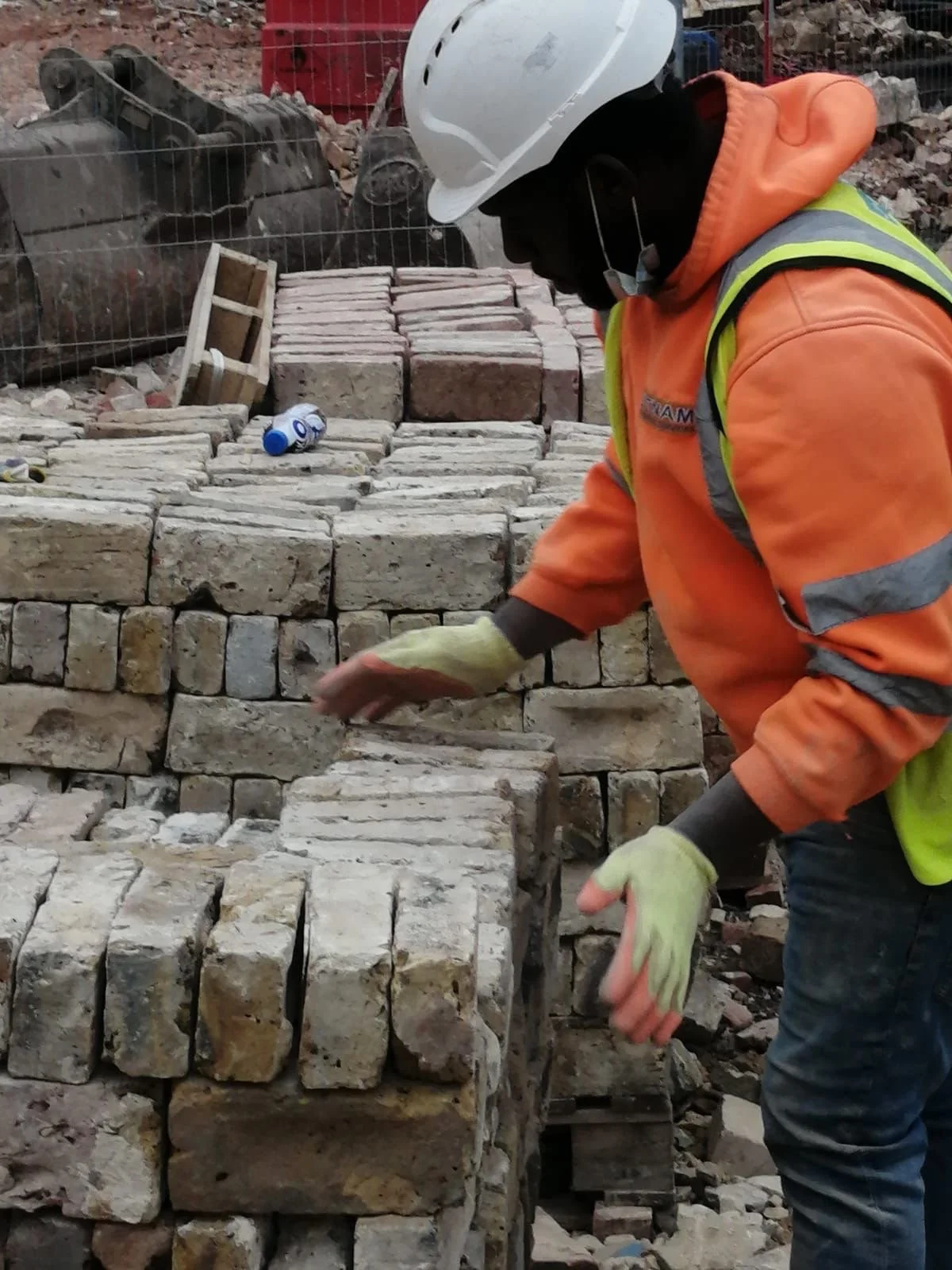 dulwich-hospital-construction-workers-sorting-bricks-02.JPG