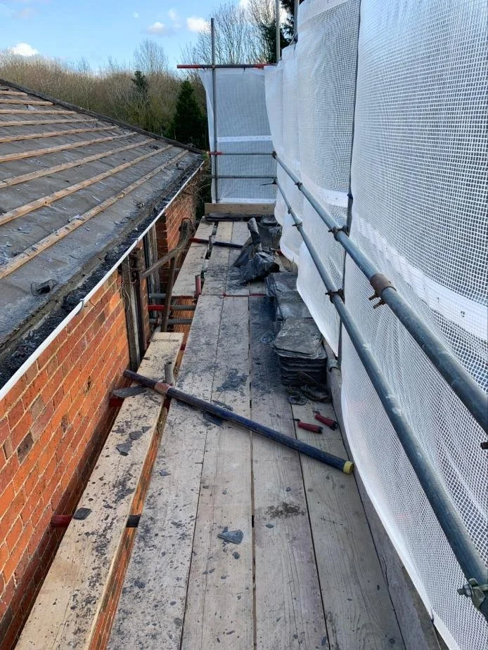 old-maltings-bedford-road-scaffolding-roof-strip-01.JPG