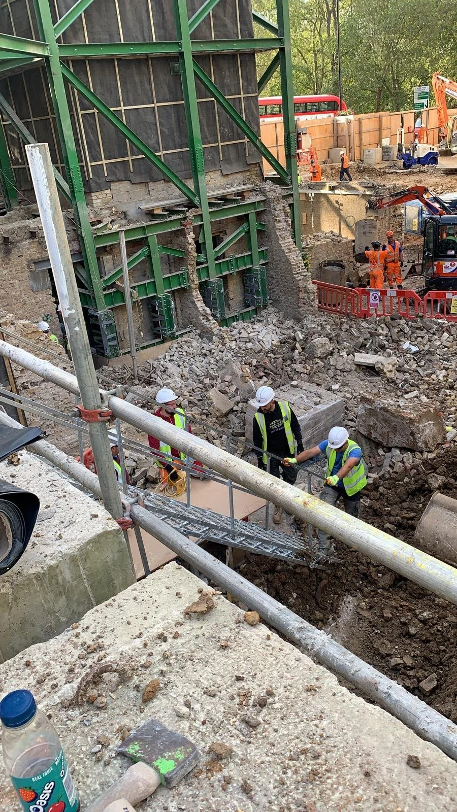 92-piccadilly-excavation-and-site-workers-01.jpg