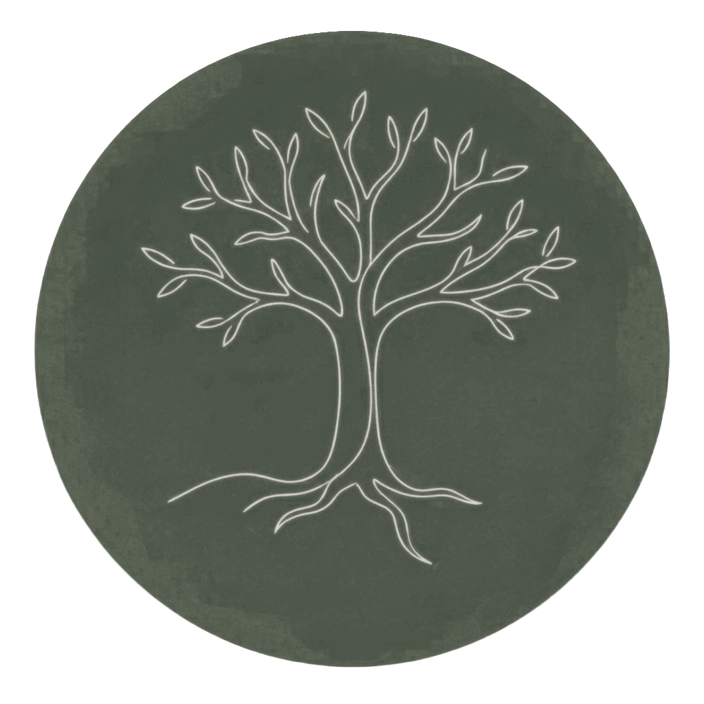 Weiße Baumzeichnung auf einer runden Oberfläche, symbolisiert einen Baum mit Wurzeln, Stamm und Ästen.