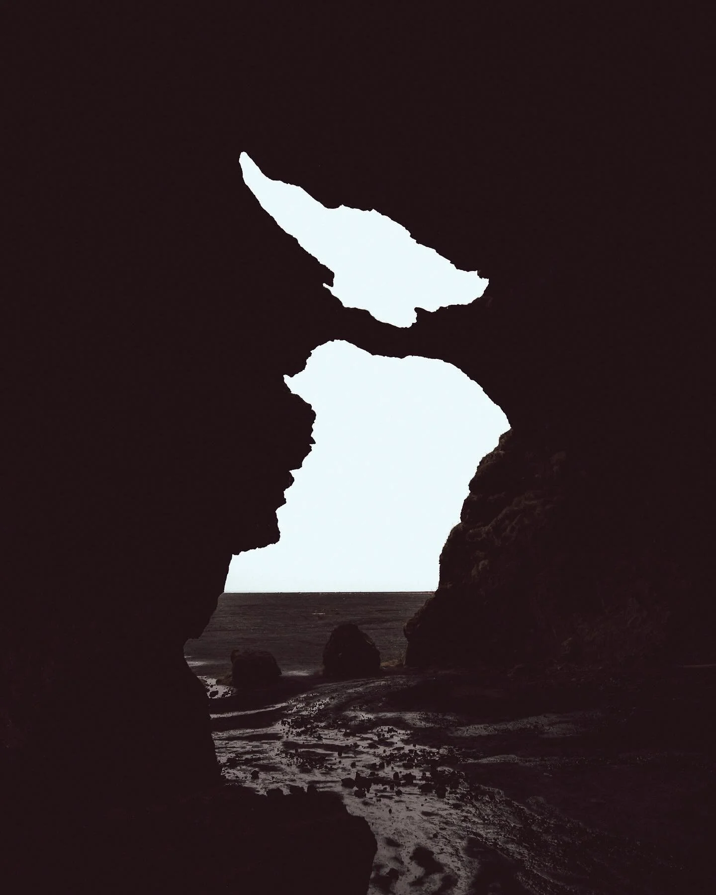 #Yodacave in Iceland 

Swipe to see AI 🤓 

#maythe4thbewithyou #starwarsday #iceland #ai