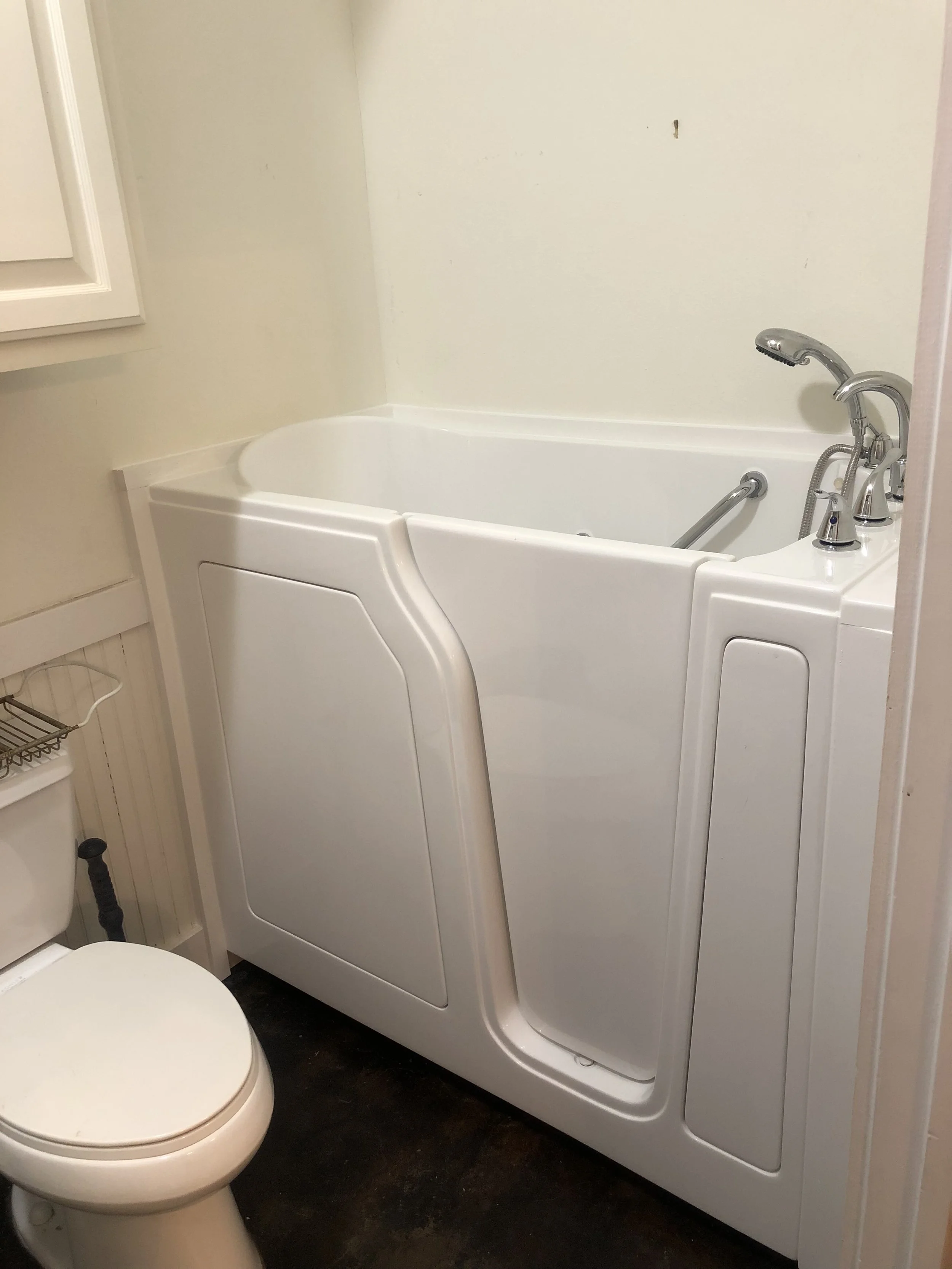 Walk in tub.jpeg
