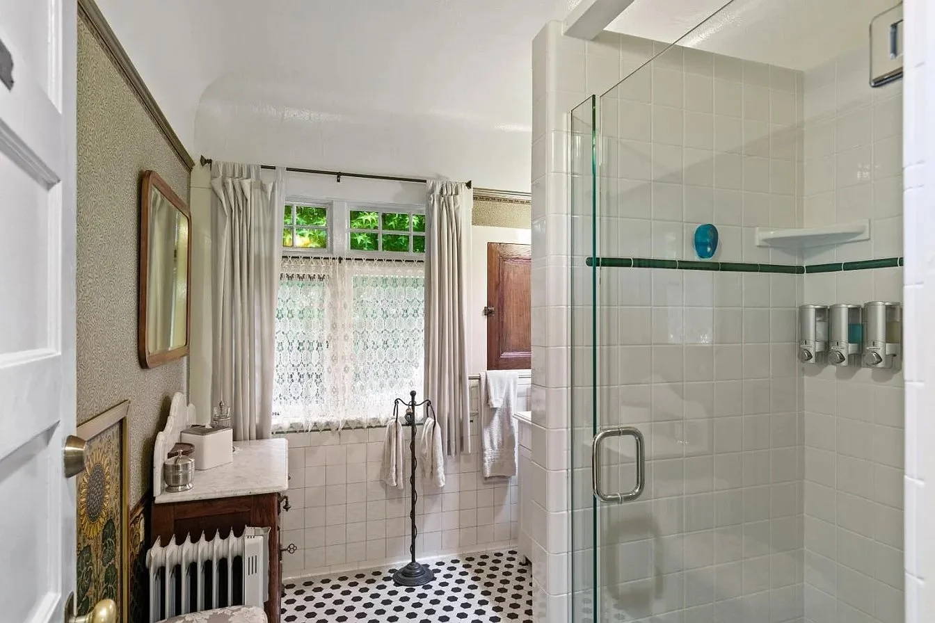 Hallway Bath for TULGEY WOOD