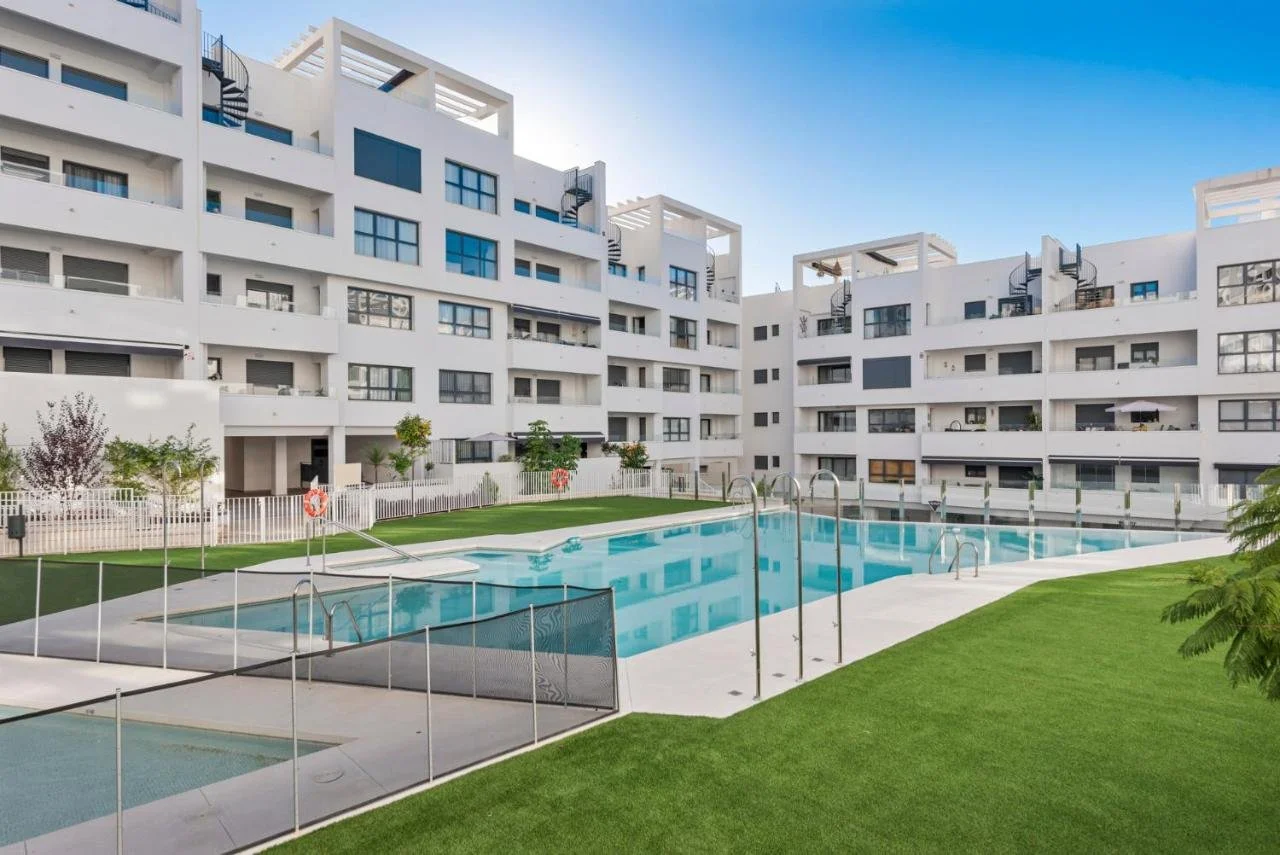 Swimming pool 2