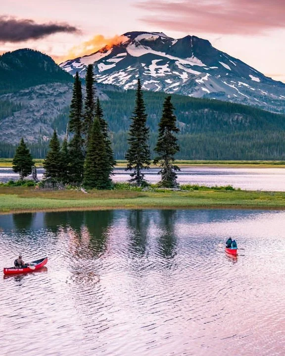 Late Summer, Bend Style.
ㅤ
&bull; Coffee downtown
&bull; Canoe or paddle beneath the Cascade peaks
&bull; A stop at your favorite local brewery
&bull; Wander the shops and galleries downtown
&bull; Rooftop cocktails at sunset
&bull; A concert at Hayd