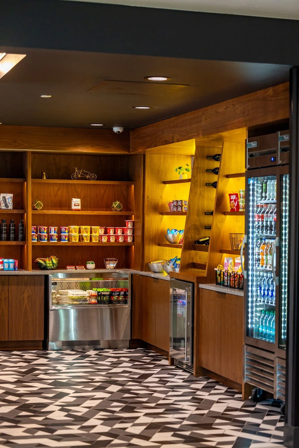 Fuel up for the day ahead.
ㅤ
Fresh coffee, grab-and-go bites, snacks, and travel essentials are always within easy reach at The Market at River's Edge.