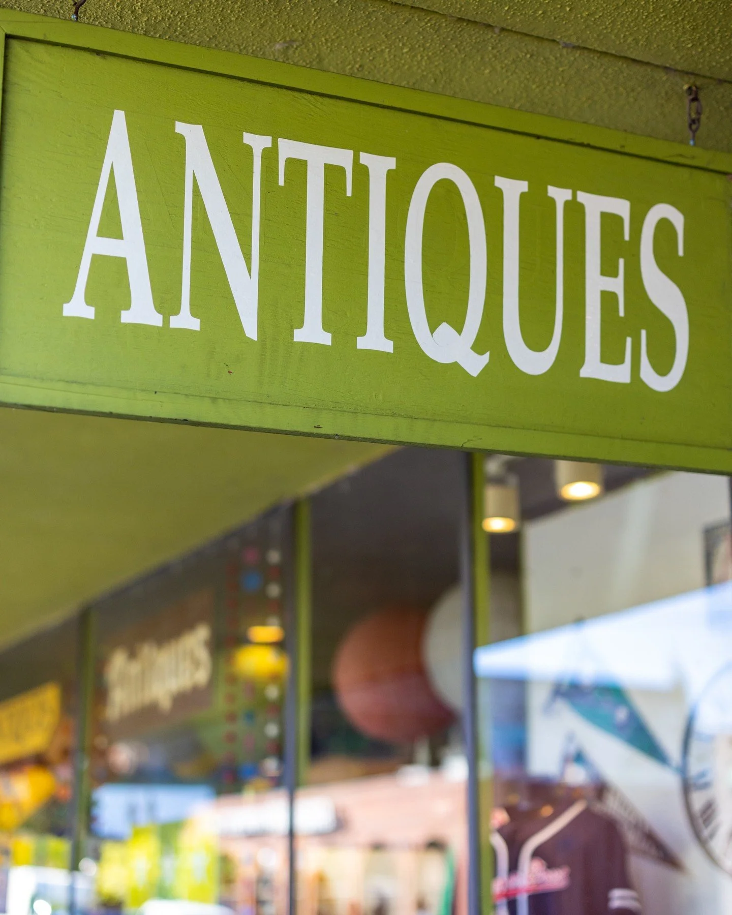 Portland&rsquo;s best souvenirs might just come with a little history. 🕰️
Spend the day antique hunting through Sellwood-Moreland, where vintage shops, antique malls, and one-of-a-kind finds make it easy to lose track of time. Or head to Hawthorne a
