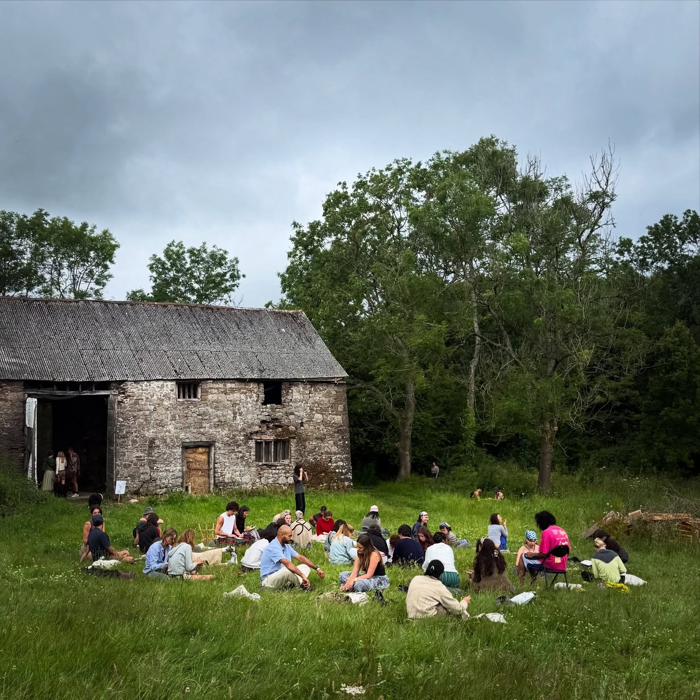 om being | Summer Solstice 2026

We were invited out of our comfort zone towards the countryside in Wales for the Summer Solstice celebrations. 

We hosted an arts therapy in nature workshop with our largest turnout yet. We painted en plein air, fora