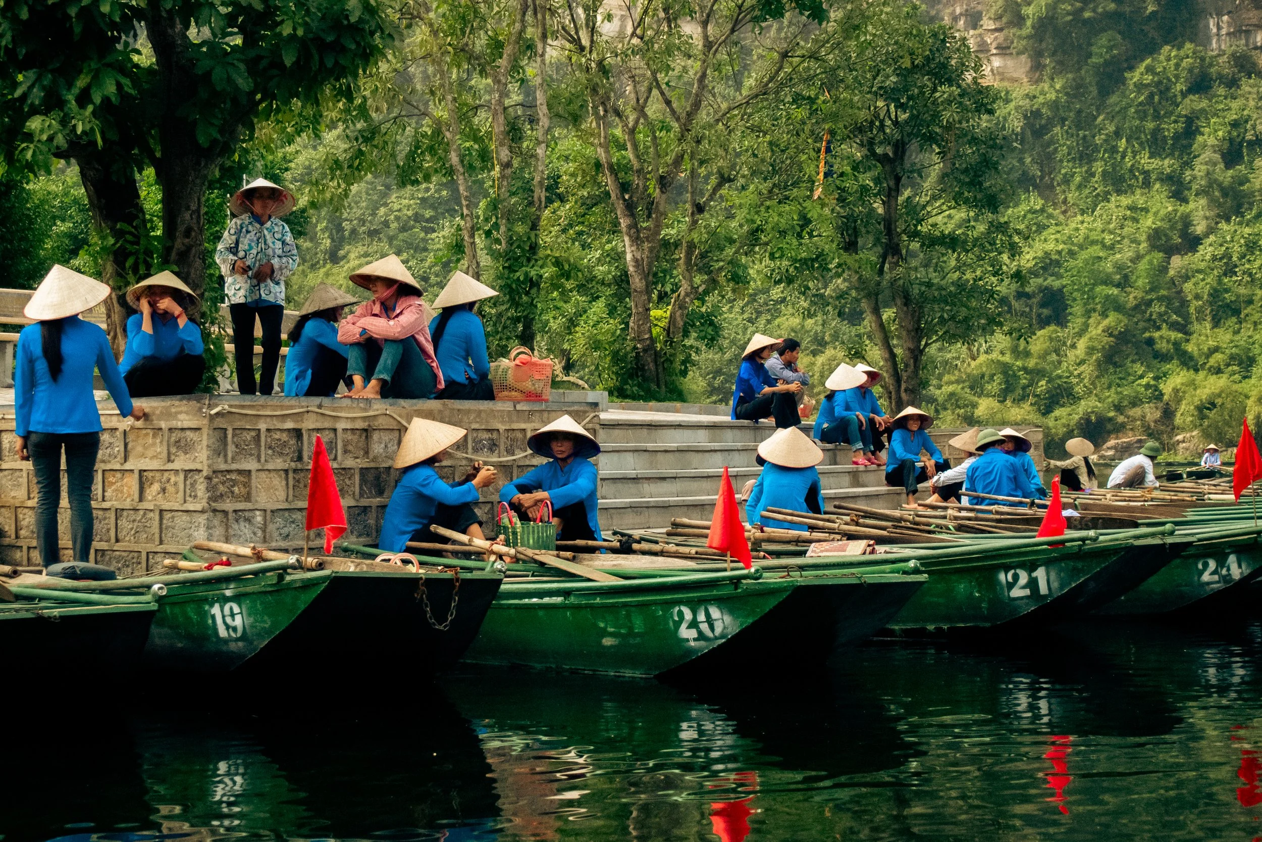 Boat Ladies of Tràng An