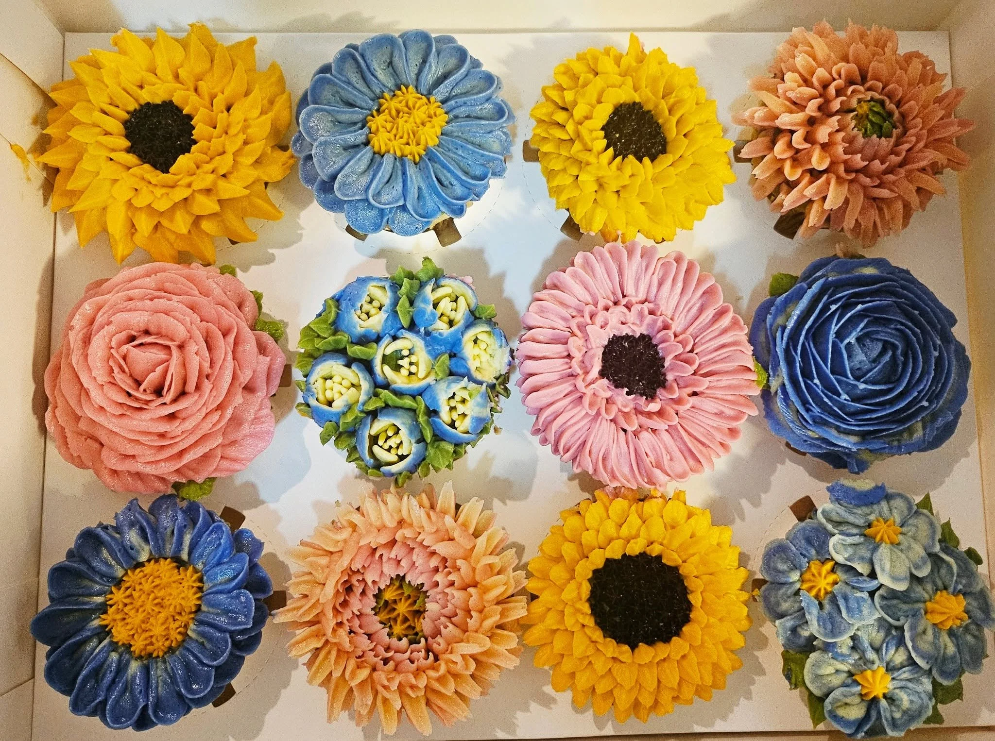 Floral cupcake box.jpg