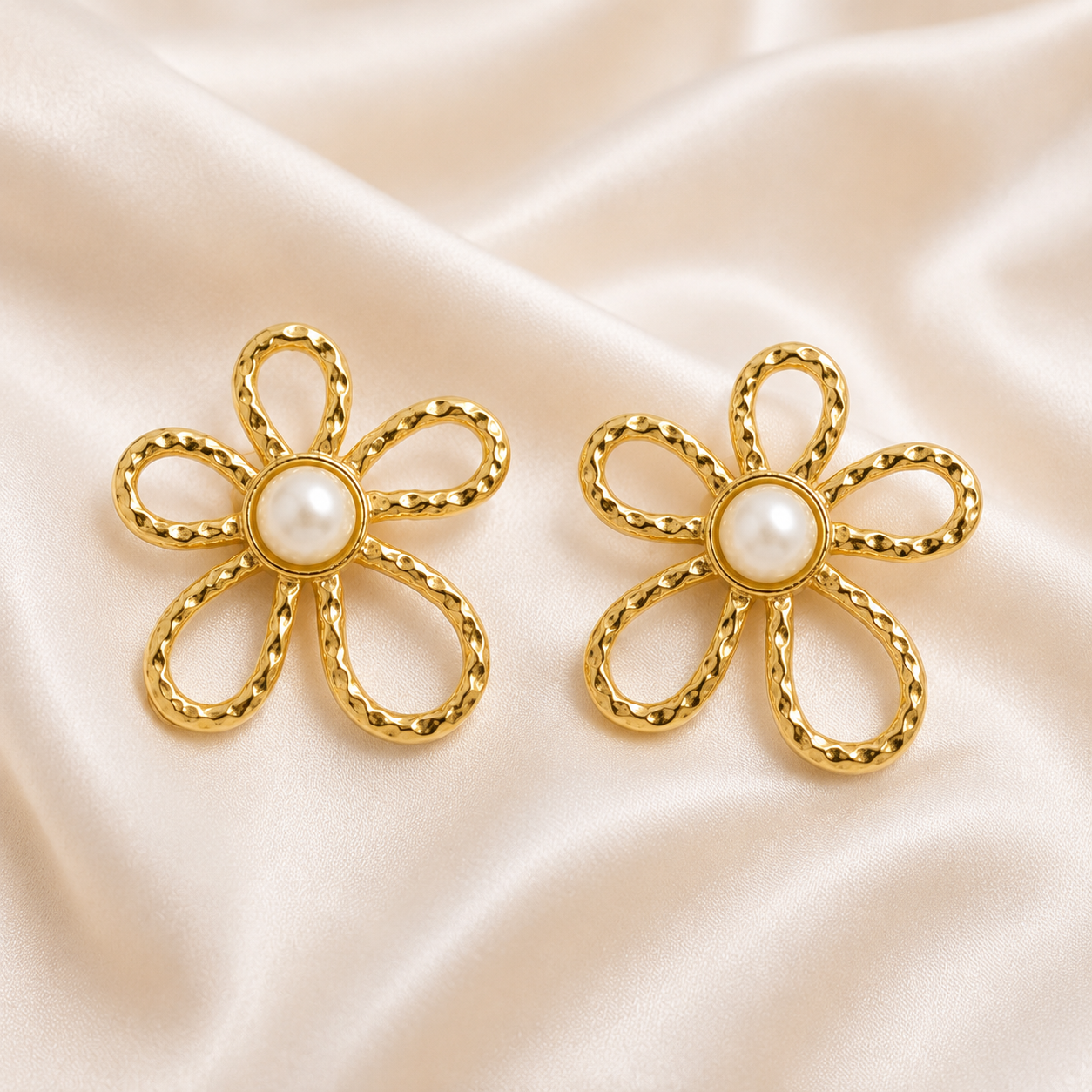 PEARL FLOWER STUD EARINGS