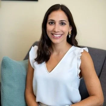 Ariel Wallins, LCSW, therapist providing online OCD and trauma therapy in New York and Connecticut