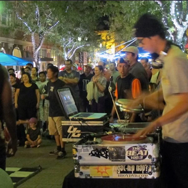 artwalk, people in street
