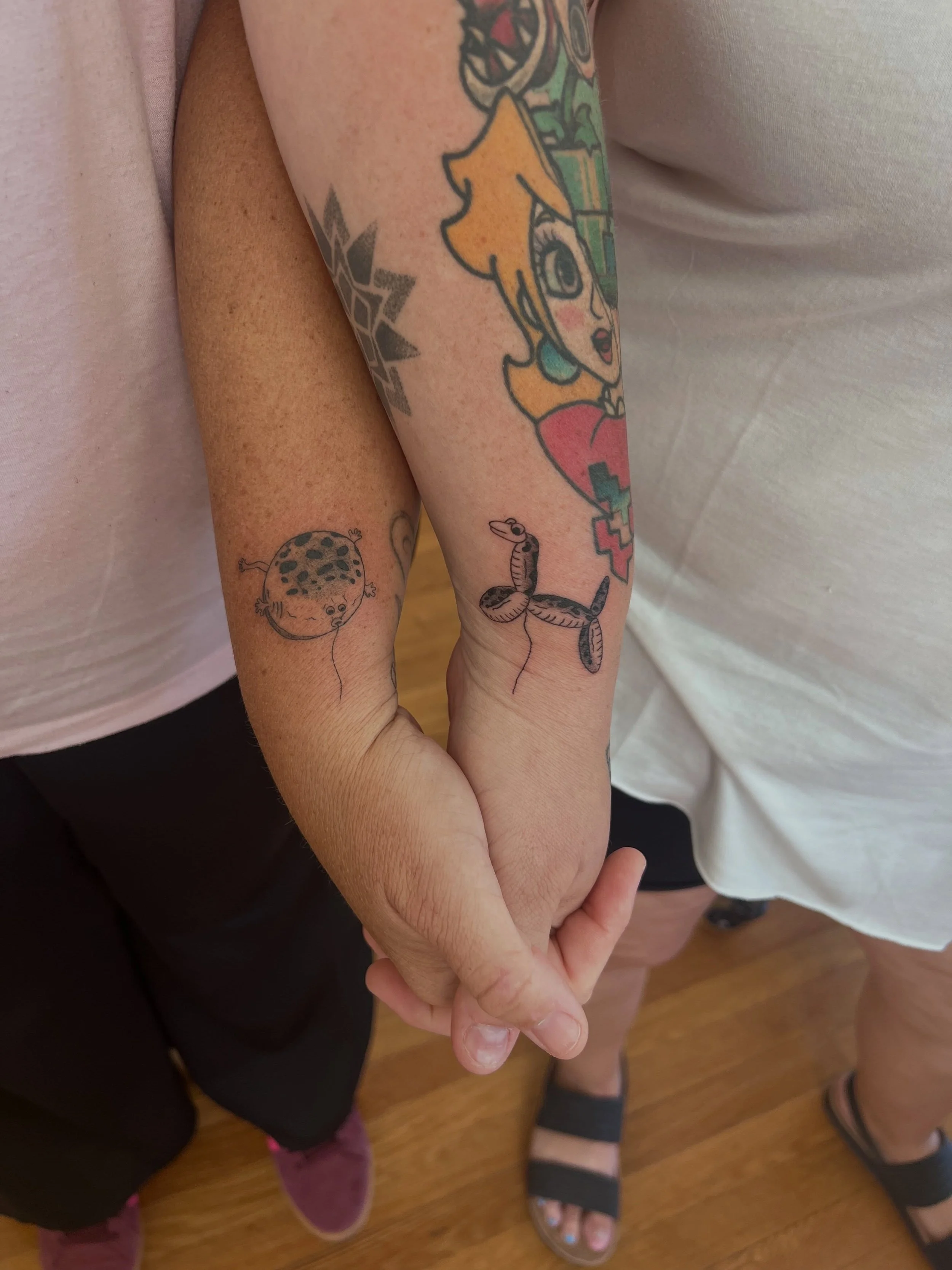 Some friend tattoos 🫶🏻✨ 
Not every tattoo is a sleeve, come get something cute! 🥰
&bull;
Send me an email, mhoozetattoo@gmail.com and let&rsquo;s do it! 
&bull;
#funtattoos #sharktattoos #floridatattooartist #delandtattooartist #hooze