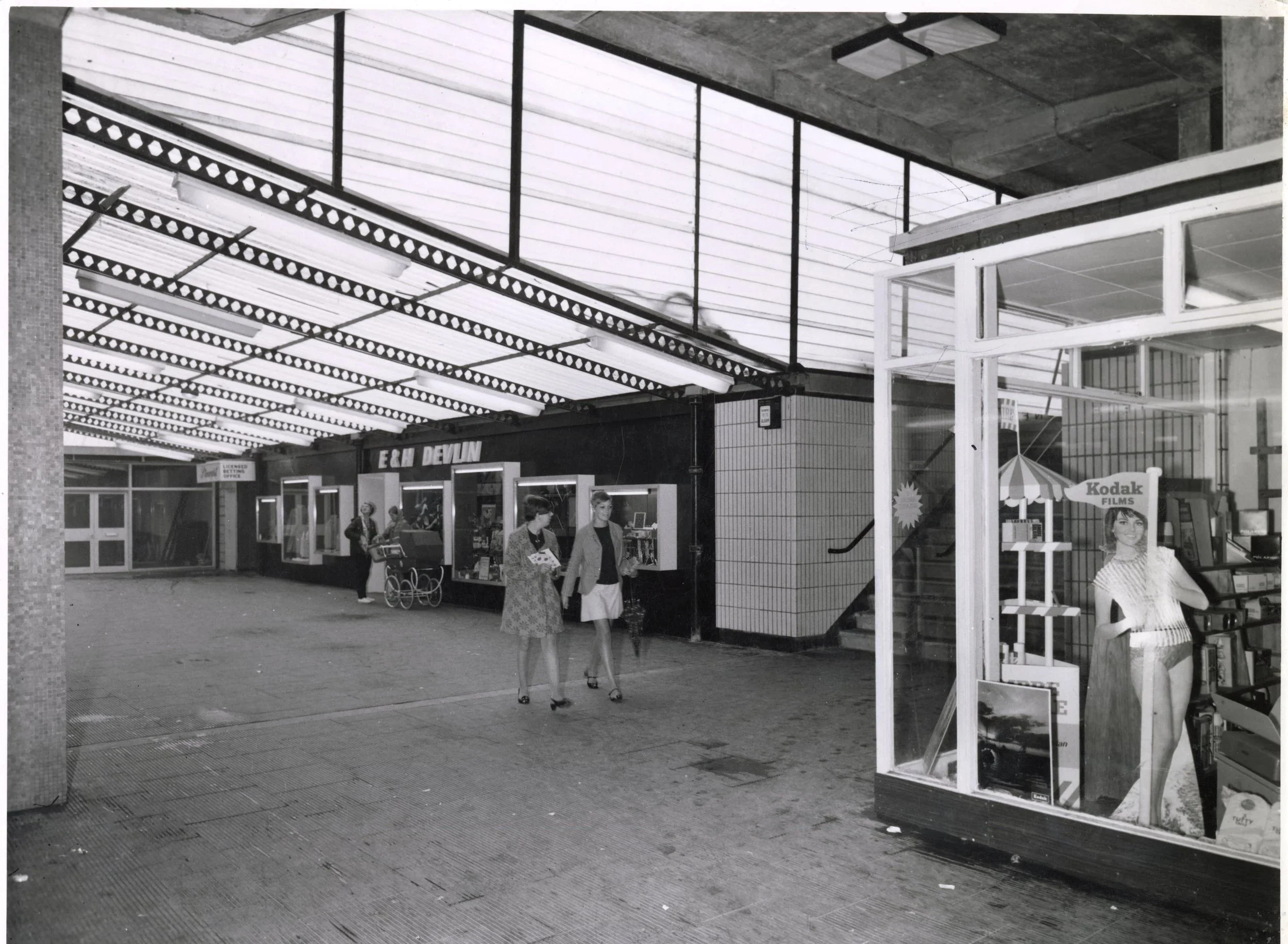 Devlins & McLeans in Phase 1 mall. Photo taken from CDC Collection, held in NLC Archives.