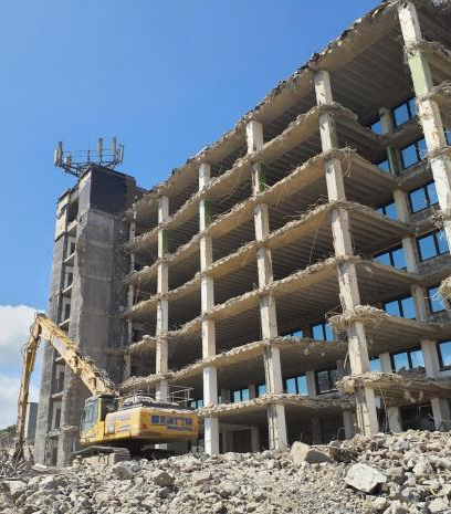 https://www.glasgowtimes.co.uk/news/25300249.demolition-cumbernaulds-fleming-house-nearing-completion/