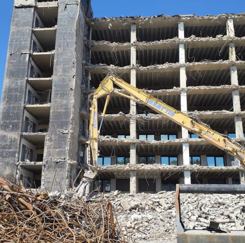 https://www.glasgowtimes.co.uk/news/25300249.demolition-cumbernaulds-fleming-house-nearing-completion/