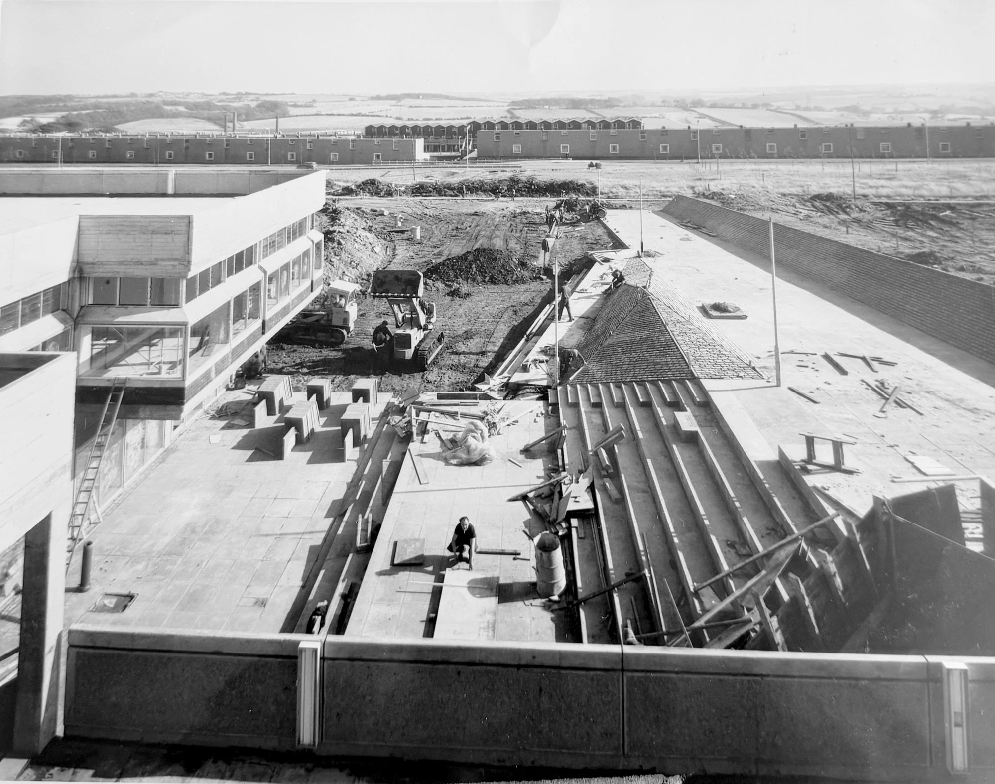Area between Phase 1 and Carbrain under construction. Photo taken from CDC Collection, held in NLC Archives.