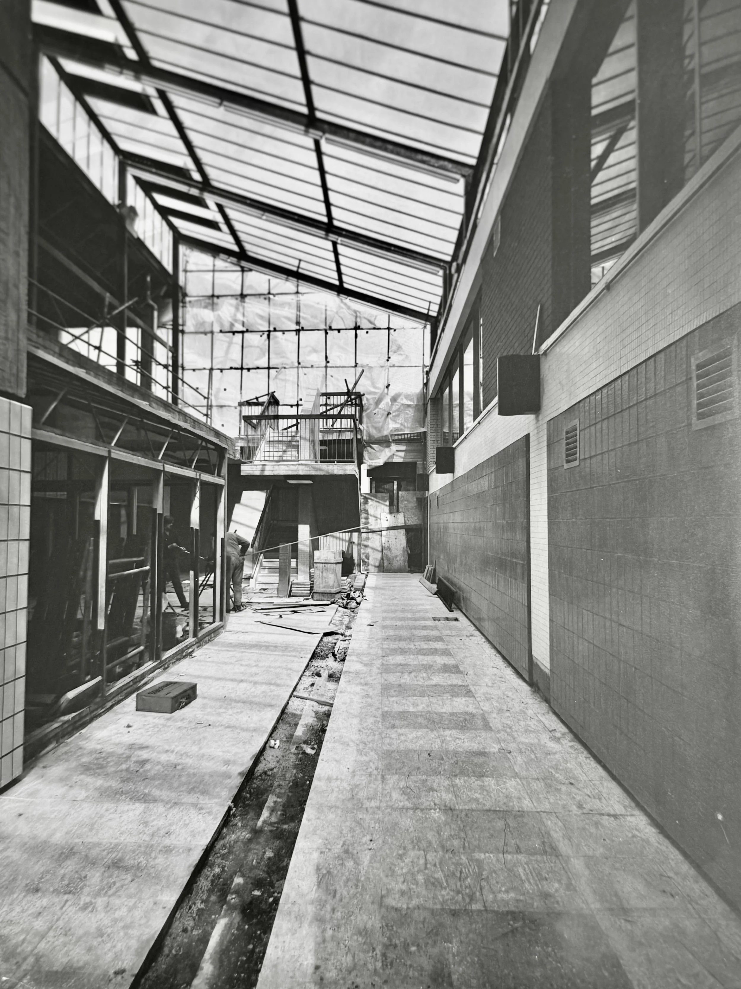 Construction of Phase 2 - the unit on the left would become the Wimpy. Photo taken from CDC Collection, held in NLC Archives.