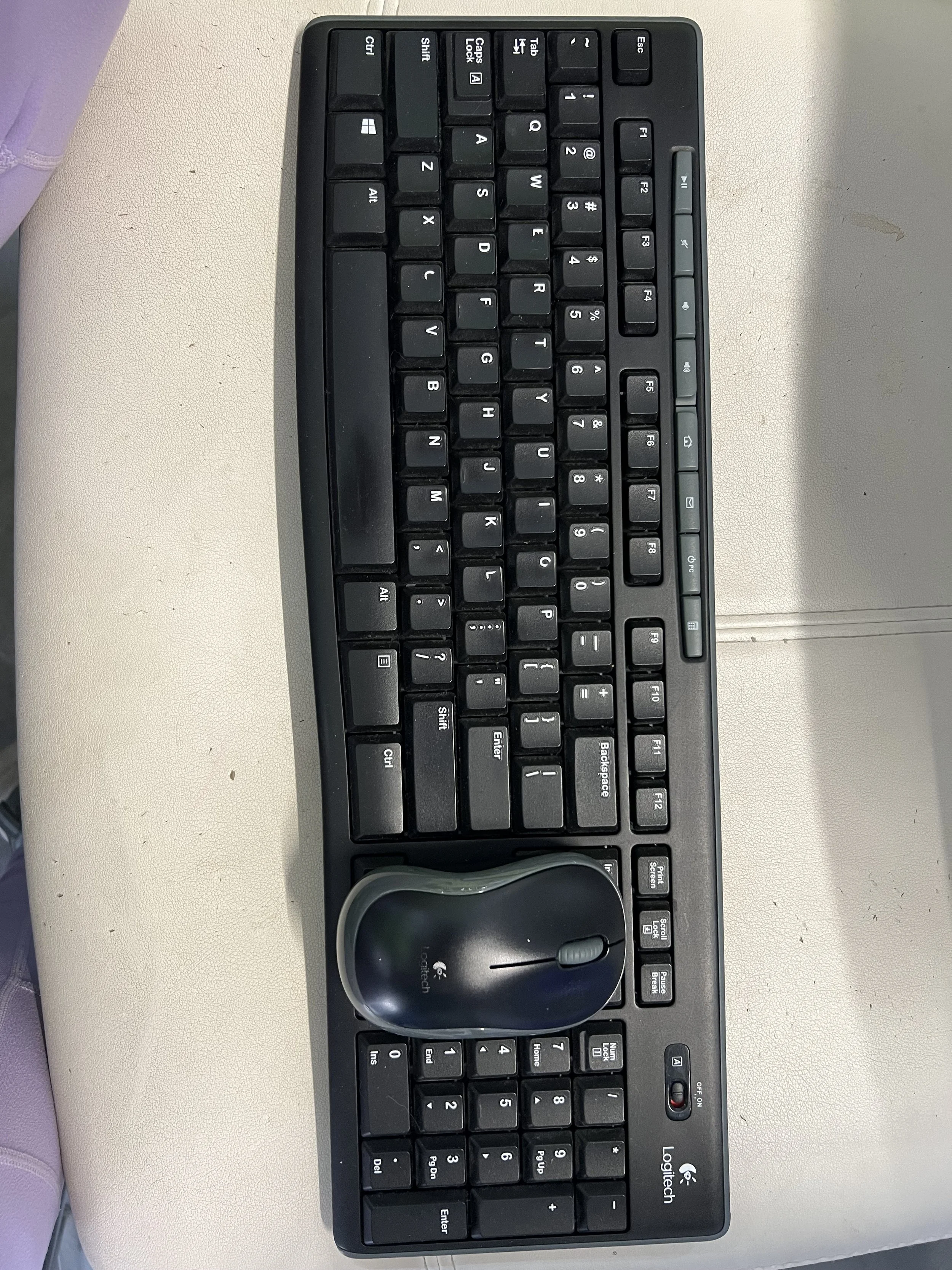 Logitech K270 Full-Size Wireless Keyboard & Wireless Logitech M1