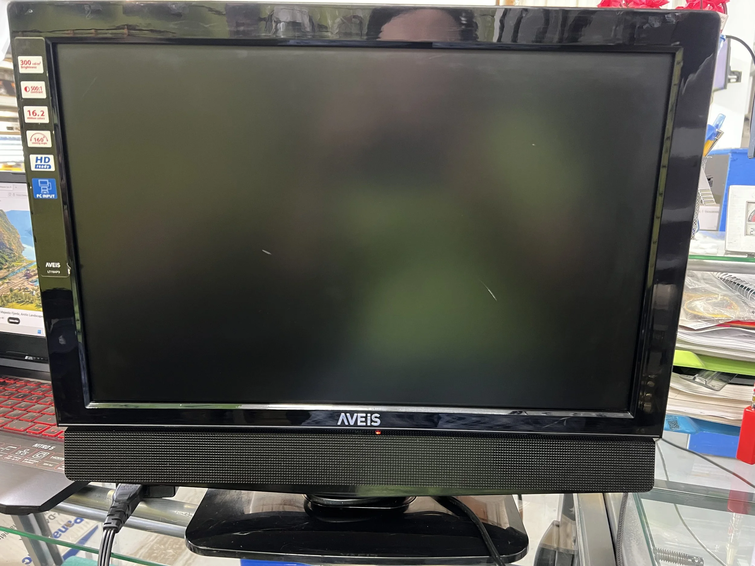 Aveis LCD TV/ Monitor