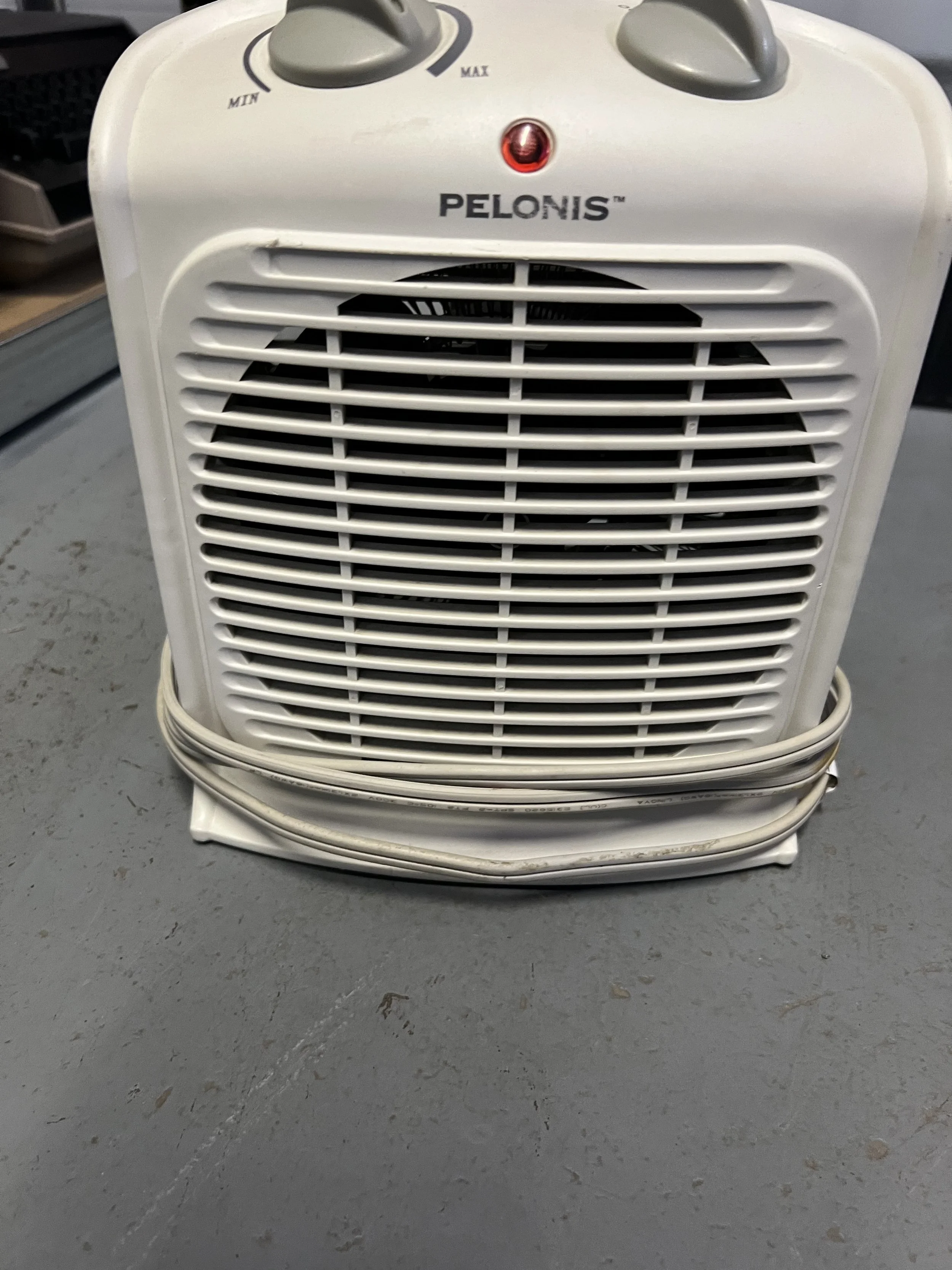 Pelonis HF-0020T Portable Fan-Forced Space Heater.