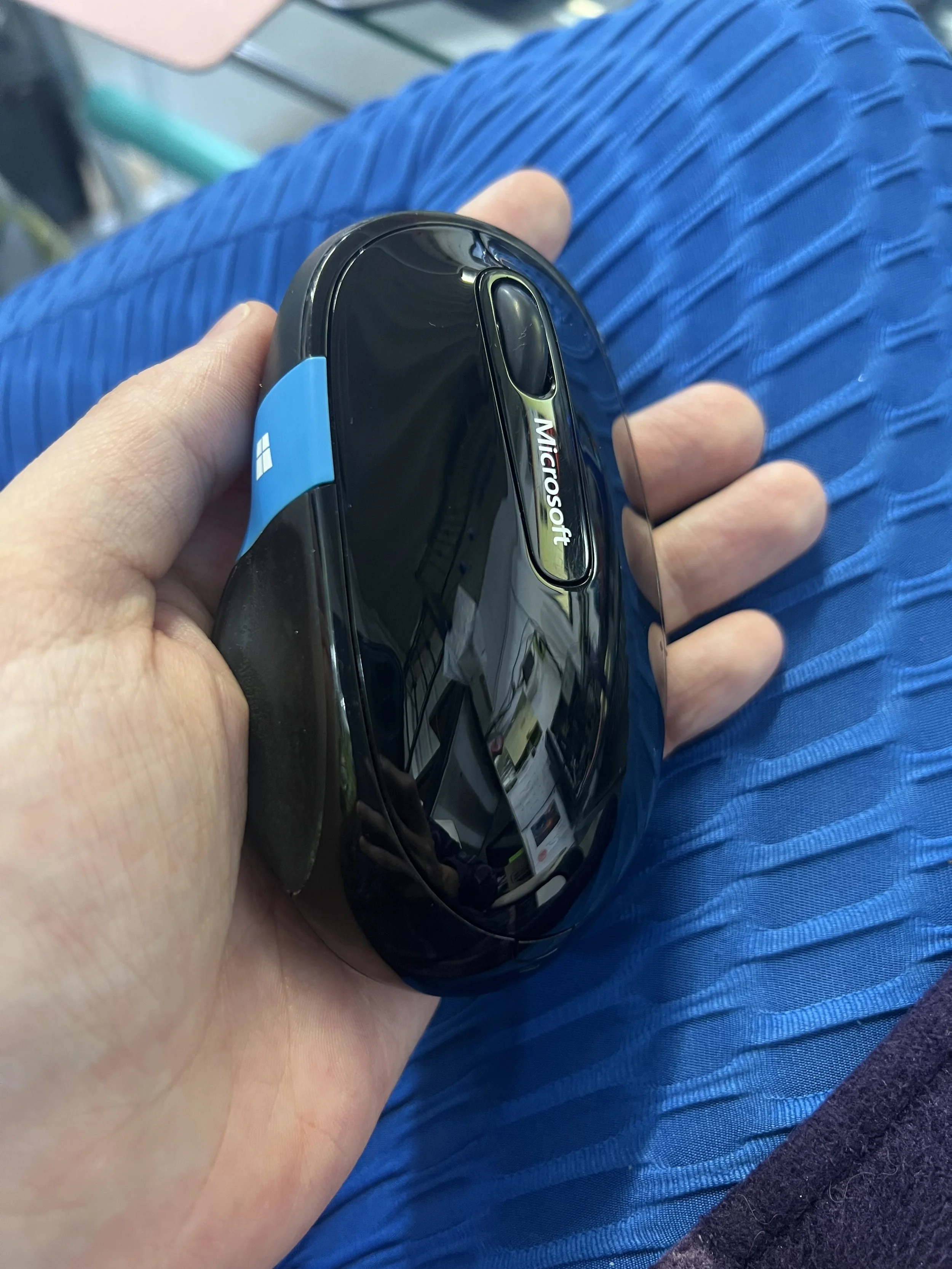 Microsoft Sculpt Comfort Wireless Bluetooth Mouse (Model 1534)
