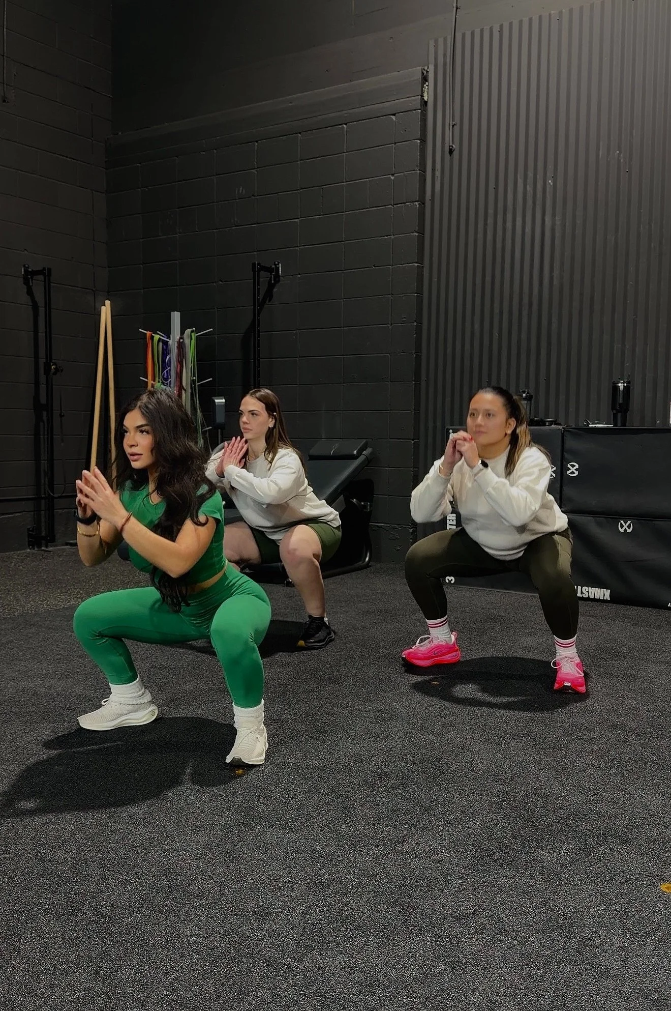 Women strength training during ARVAYA semi-private coaching.