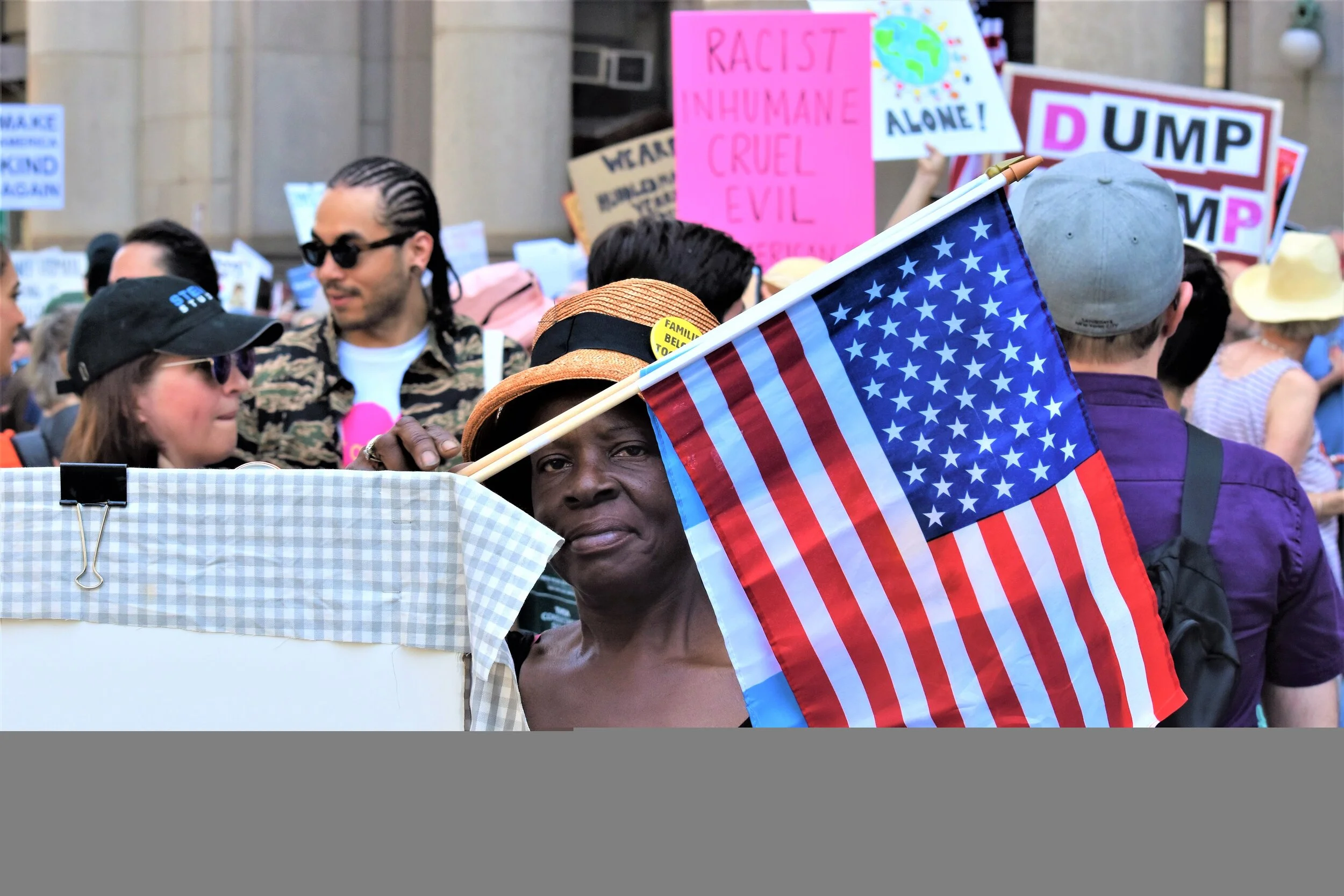 DEMONSTRATION AMERICAN FLAGG HOLDER.JPG
