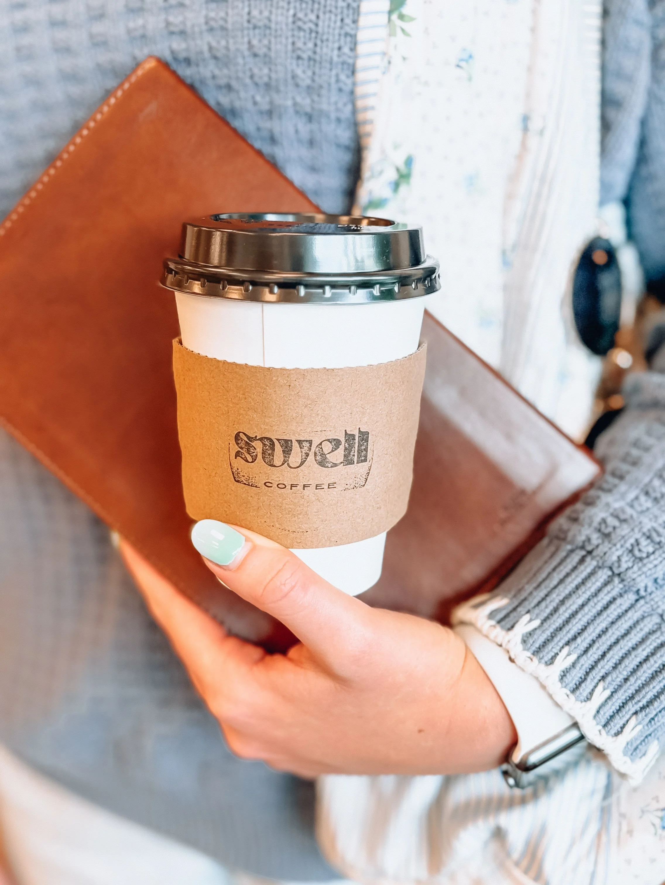 That Sunday grip. ☕️ 📖 

Come say hi before your Sunday plans! Open everyday 7-4.