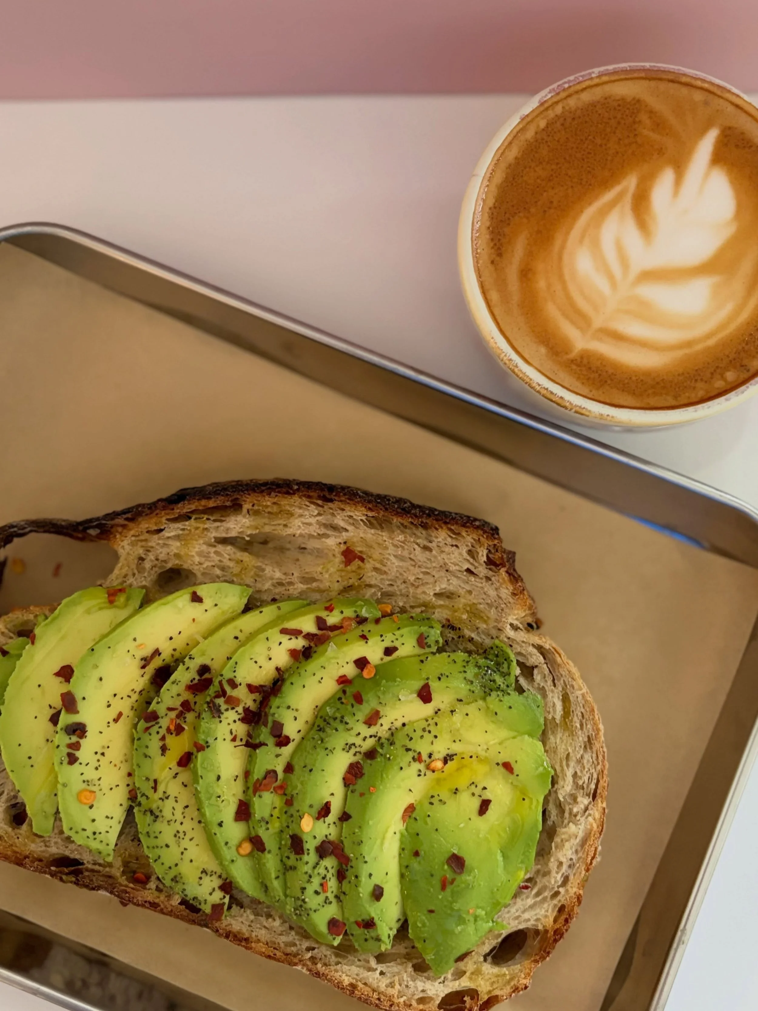 Looking for brunch plans? 

Swell has you covered! Come try any of our breakfast items or pastries paired with a fall drink to set your weekend mood. 🍁 

Open daily 7-4