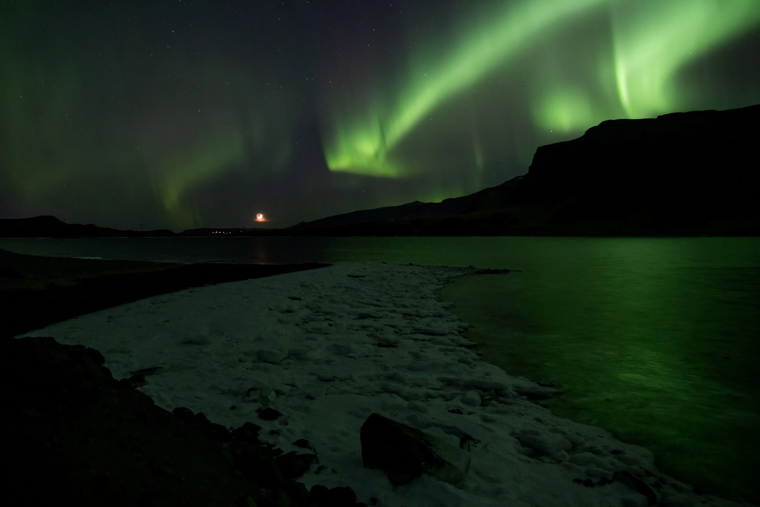 IMG_9317-aurora-over-crescent-moon-ice-flow2..jpg
