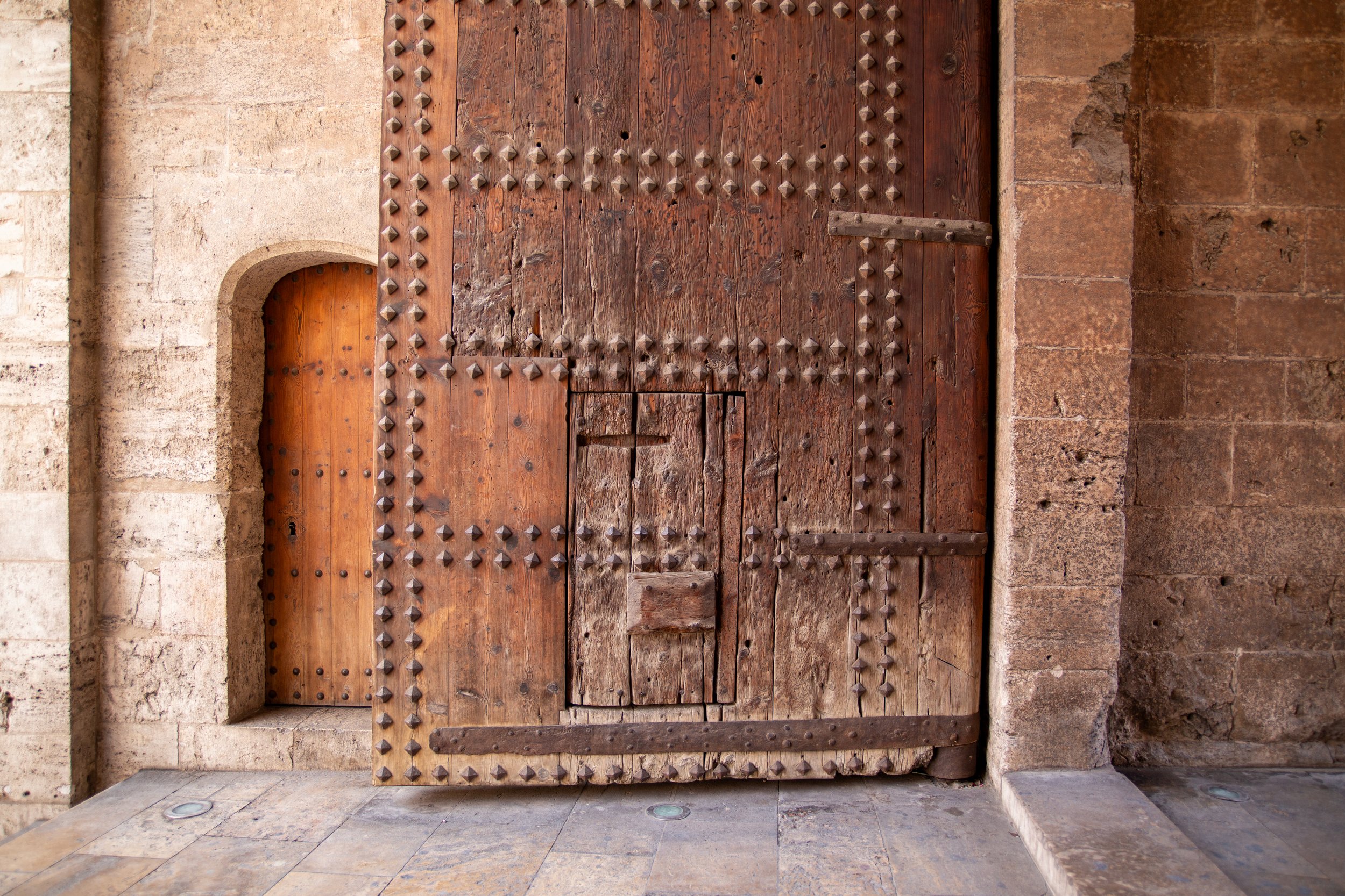 midieval-castle-doors-Valencia-IMG_7753.jpg