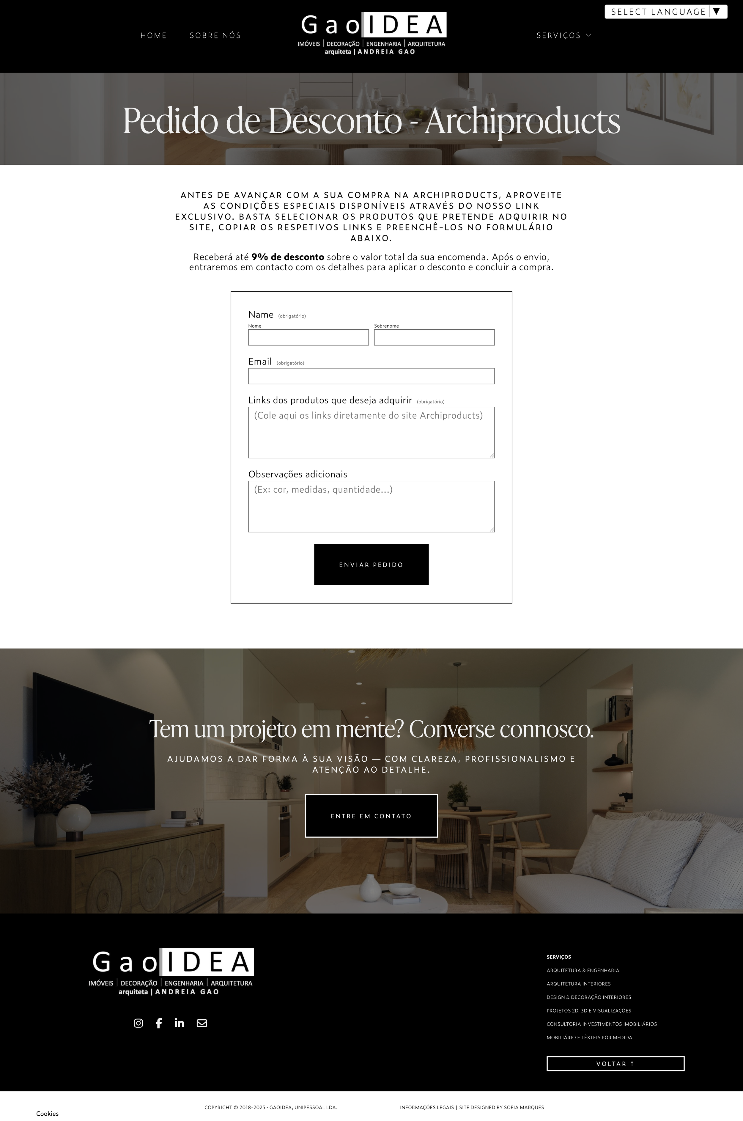 Página do site de uma empresa de arquitetura, mostrando um formulário para pedidos de desconto na Archiproducts e uma seção com uma imagem de uma sala de estar moderna e acolhedora.