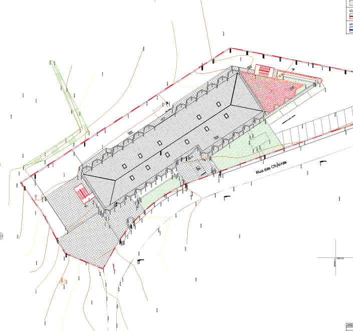 Planta de construção de um prédio com detalhes de estrutura, entorno e rua ao redor, incluindo áreas verdes e espaços de circulação.