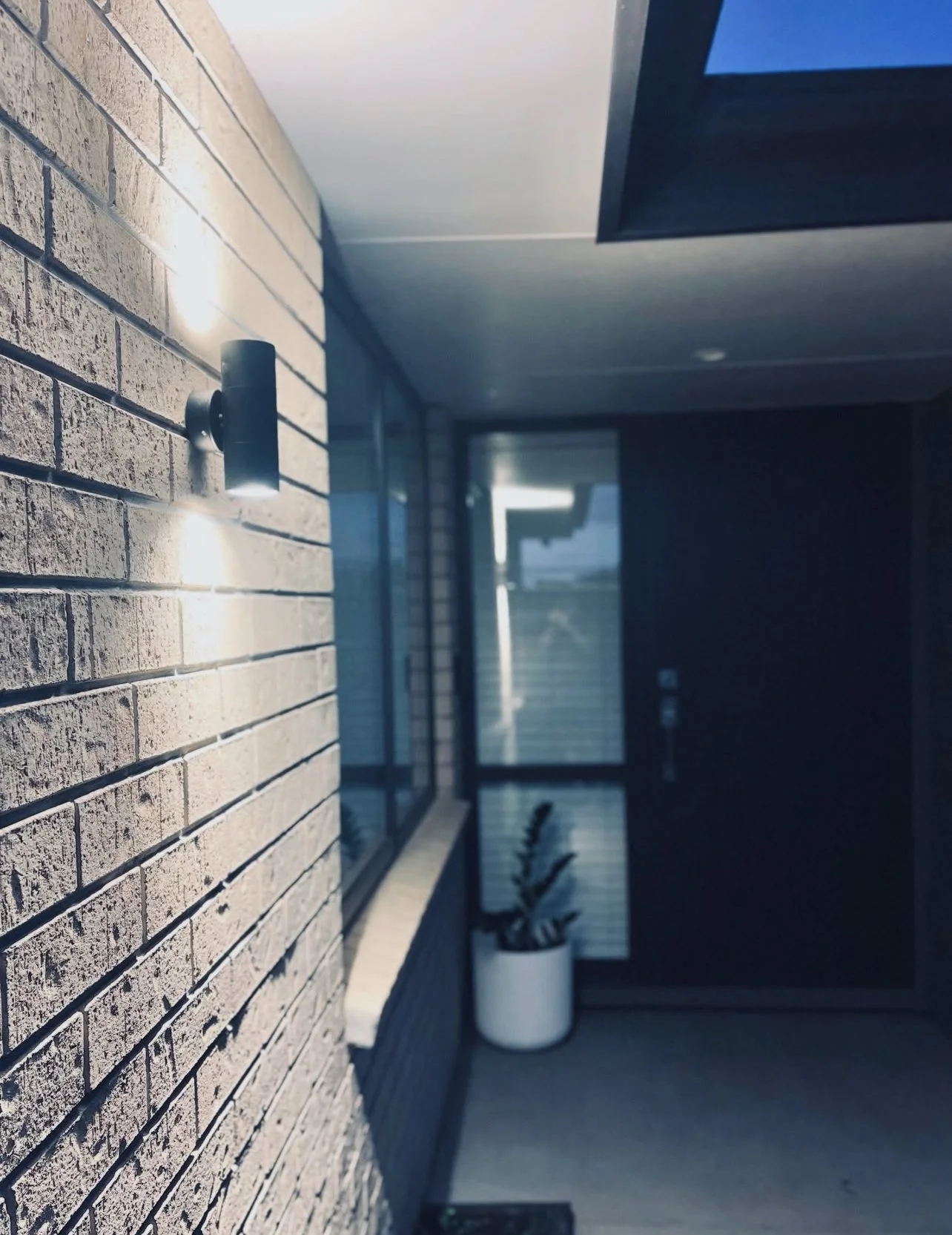 SIMKIN ELECTRICAL CONTACT US WALL LIGHT