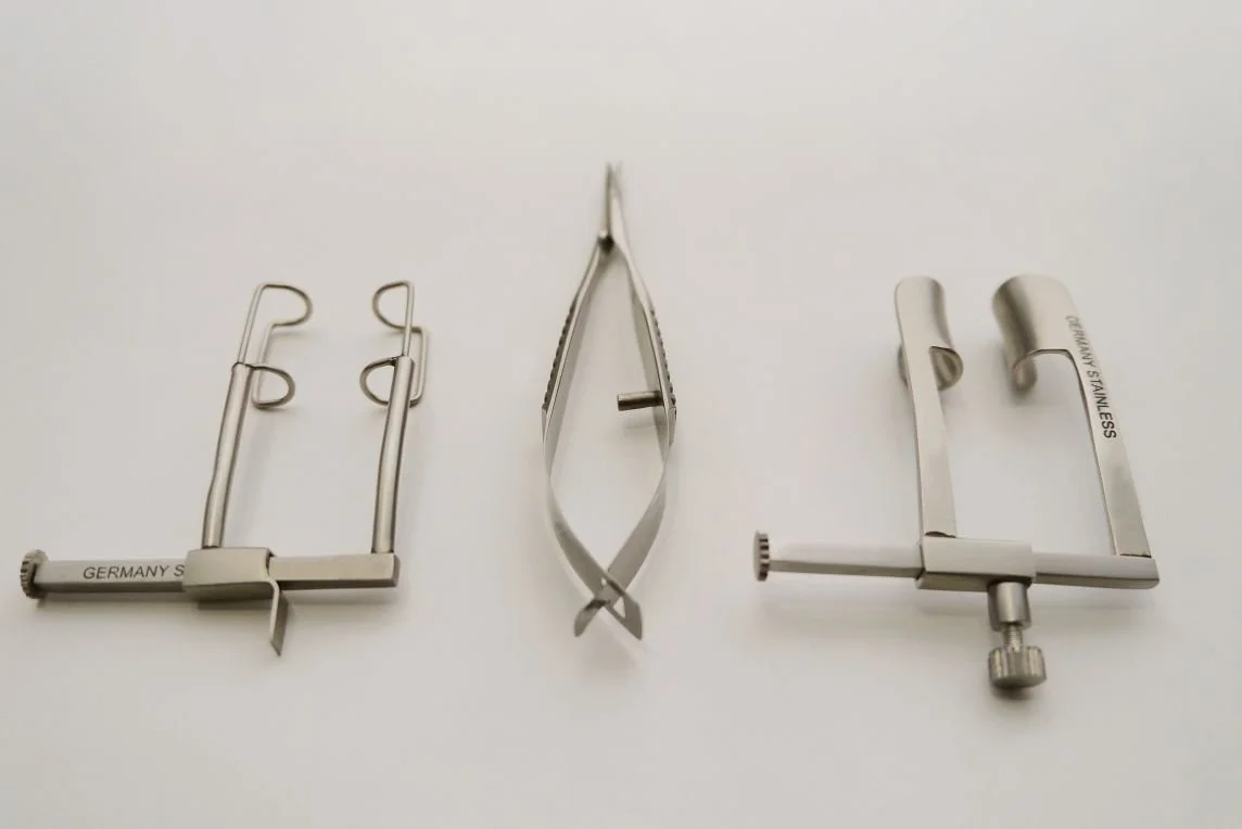 EYE RETRACTORS & westcott scissors(vannas scissor).jpg